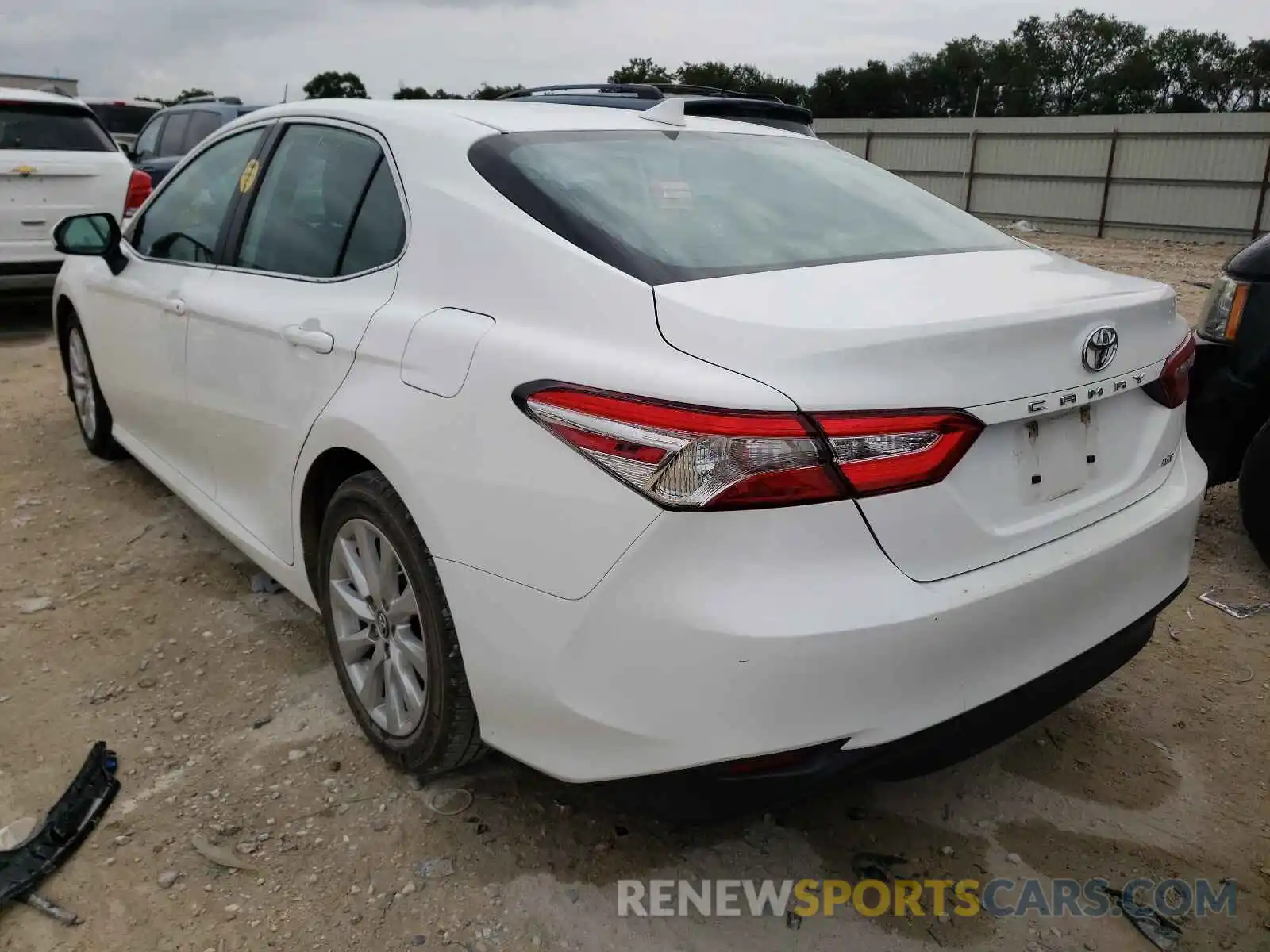 3 Photograph of a damaged car 4T1B11HKXKU268952 TOYOTA CAMRY 2019