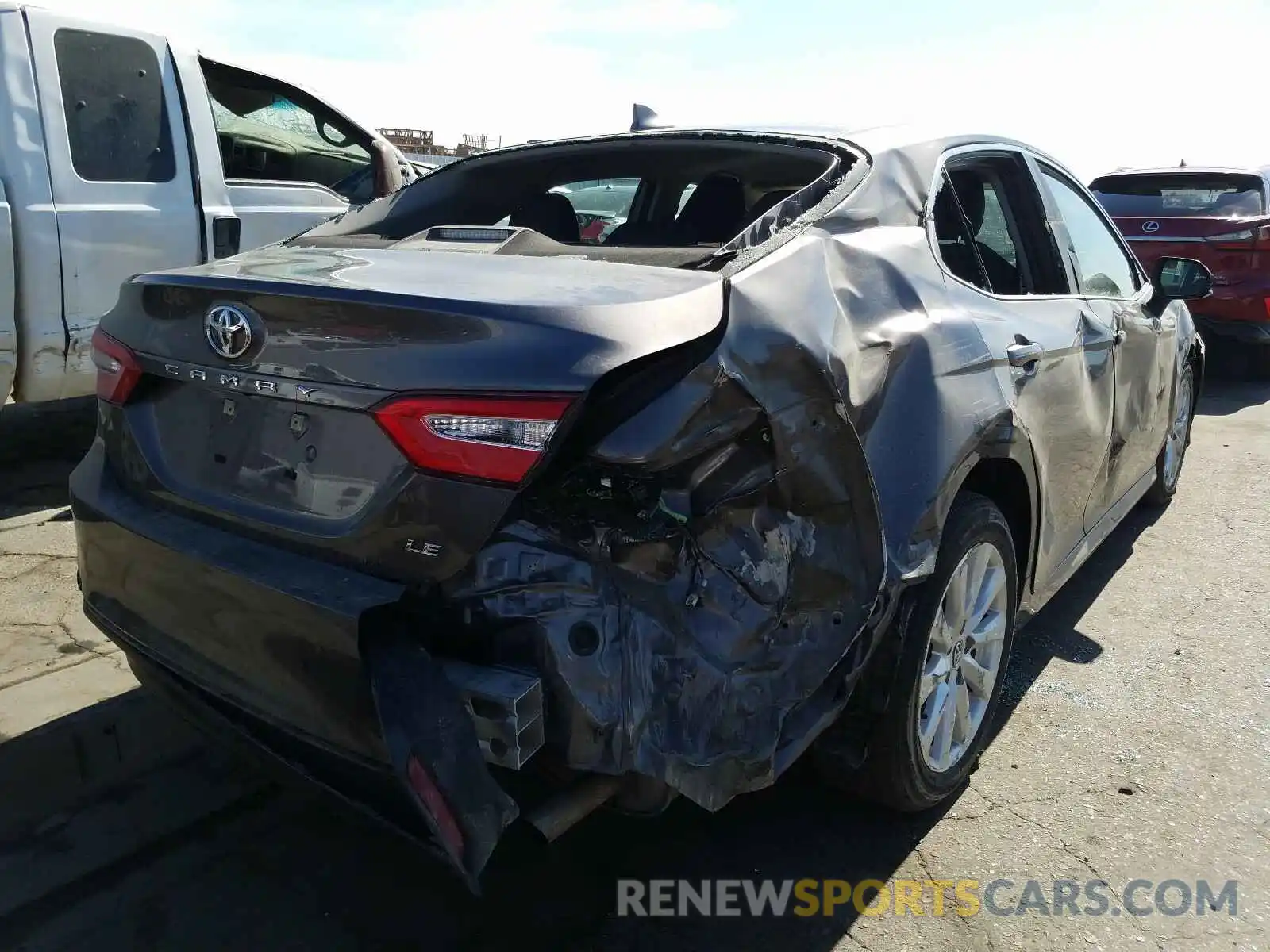 4 Photograph of a damaged car 4T1B11HKXKU269115 TOYOTA CAMRY 2019