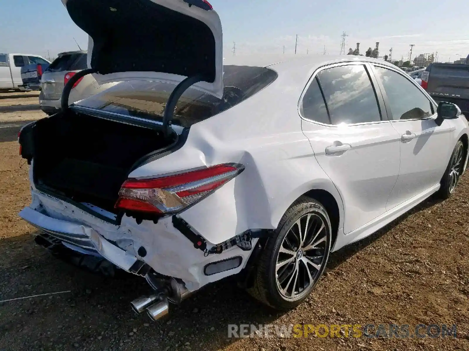 4 Фотография поврежденного автомобиля 4T1B11HKXKU273004 TOYOTA CAMRY 2019