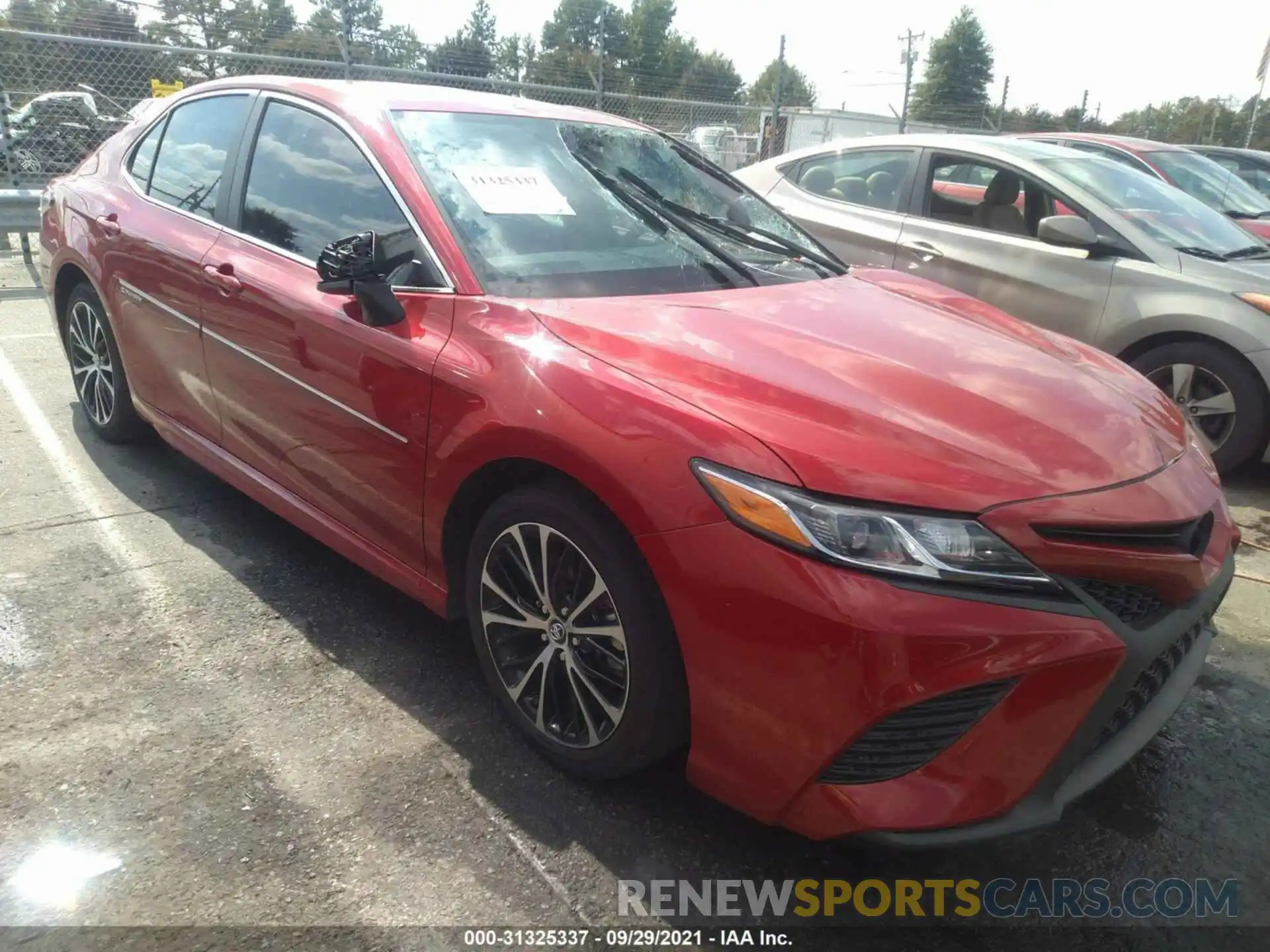 1 Photograph of a damaged car 4T1B11HKXKU275366 TOYOTA CAMRY 2019