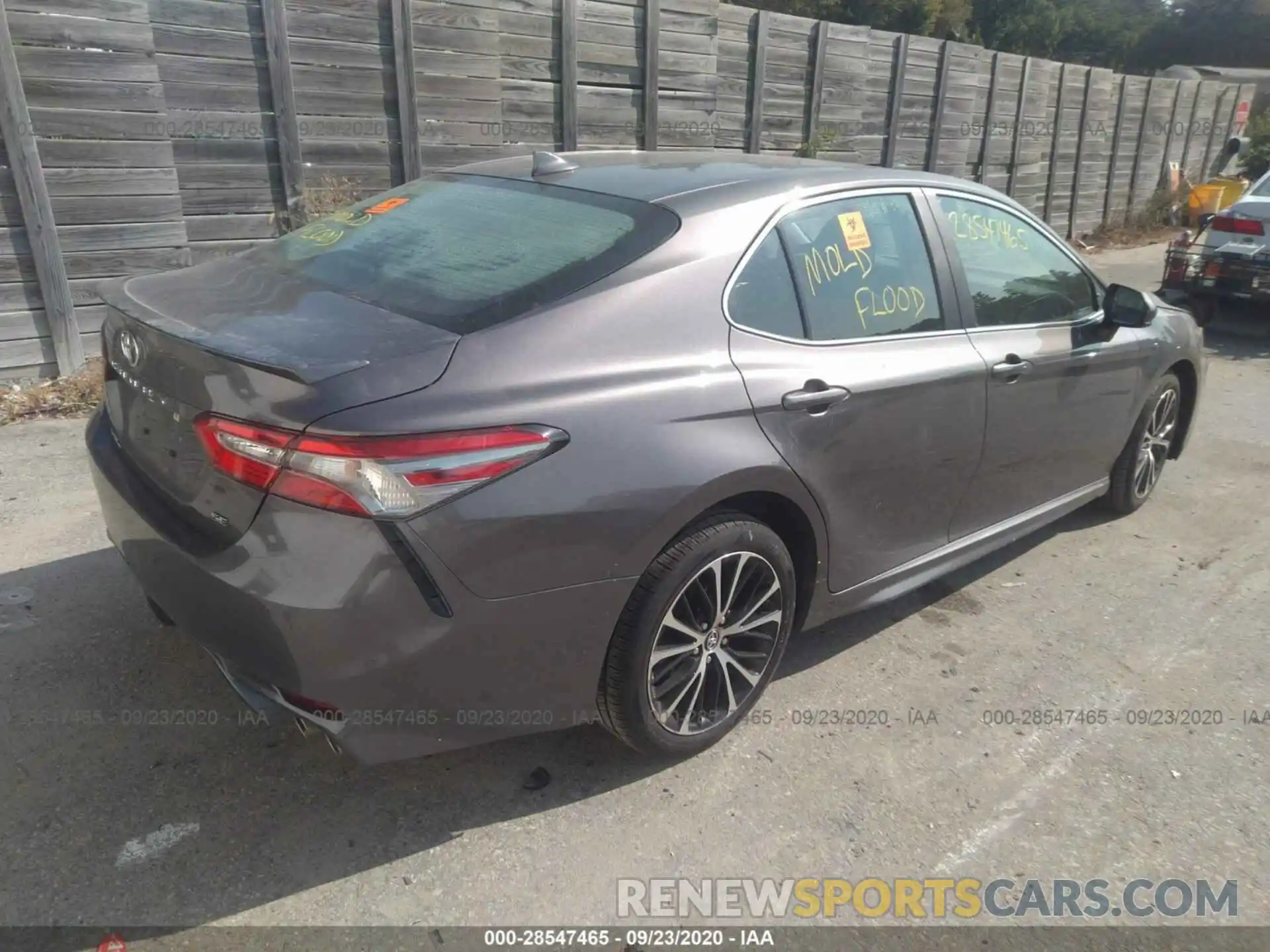 4 Photograph of a damaged car 4T1B11HKXKU275979 TOYOTA CAMRY 2019