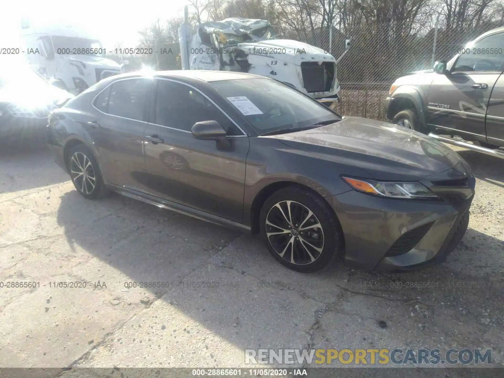 1 Photograph of a damaged car 4T1B11HKXKU281426 TOYOTA CAMRY 2019