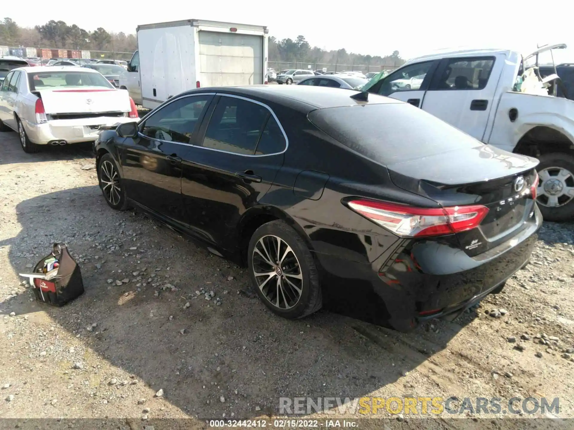 3 Photograph of a damaged car 4T1B11HKXKU281507 TOYOTA CAMRY 2019