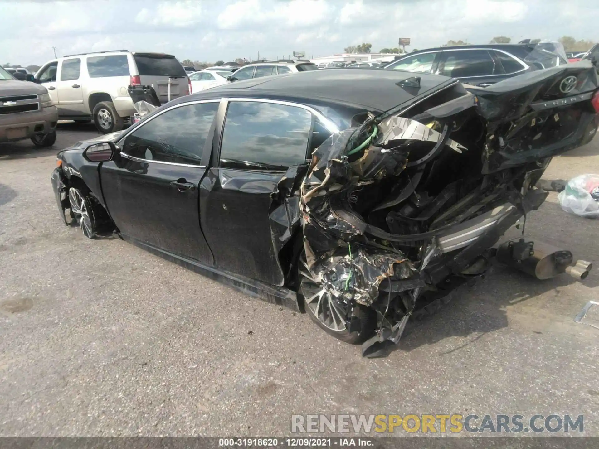 3 Photograph of a damaged car 4T1B11HKXKU281636 TOYOTA CAMRY 2019