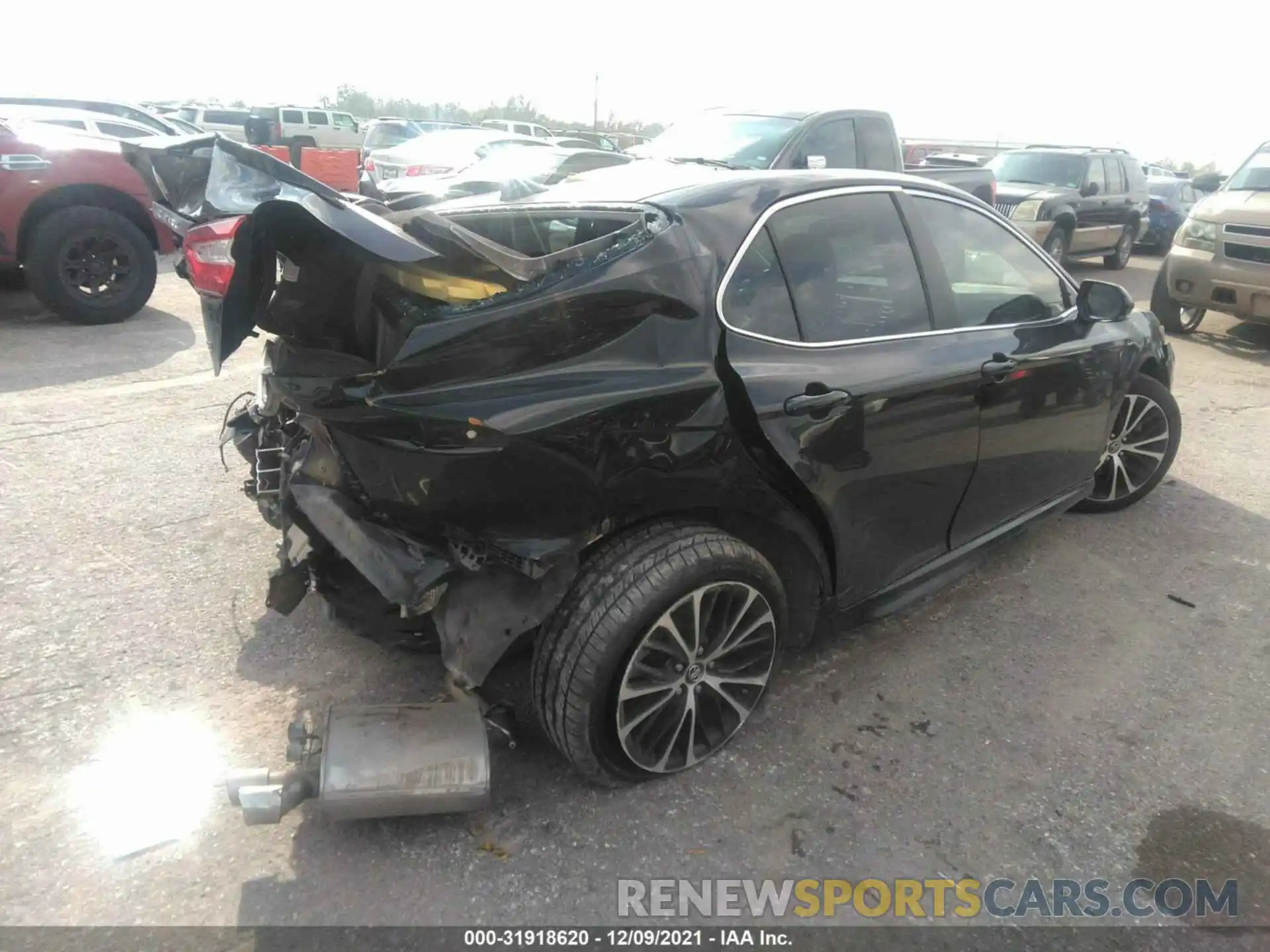 4 Photograph of a damaged car 4T1B11HKXKU281636 TOYOTA CAMRY 2019