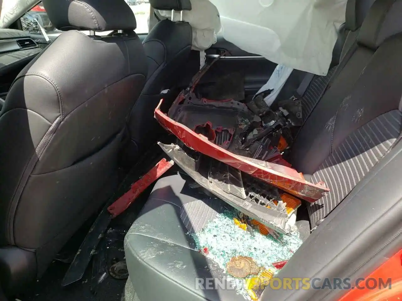 6 Photograph of a damaged car 4T1B11HKXKU285301 TOYOTA CAMRY 2019