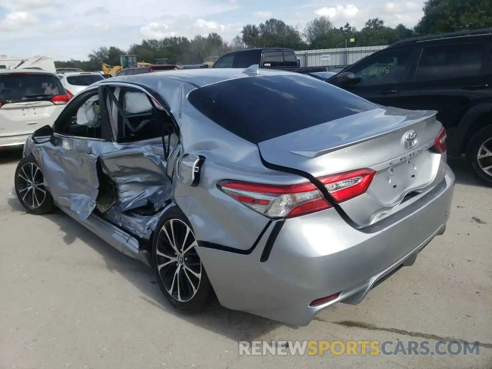 3 Photograph of a damaged car 4T1B11HKXKU292233 TOYOTA CAMRY 2019