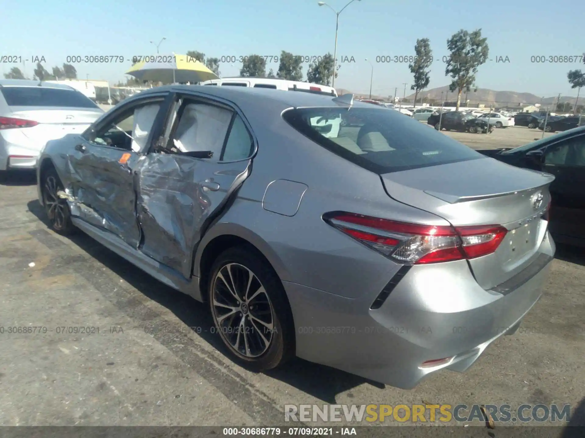 3 Photograph of a damaged car 4T1B11HKXKU294564 TOYOTA CAMRY 2019