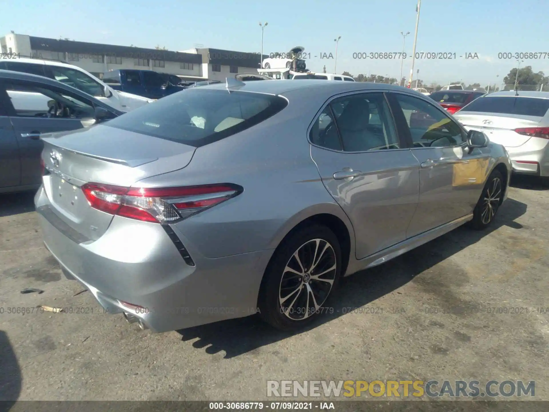 4 Photograph of a damaged car 4T1B11HKXKU294564 TOYOTA CAMRY 2019