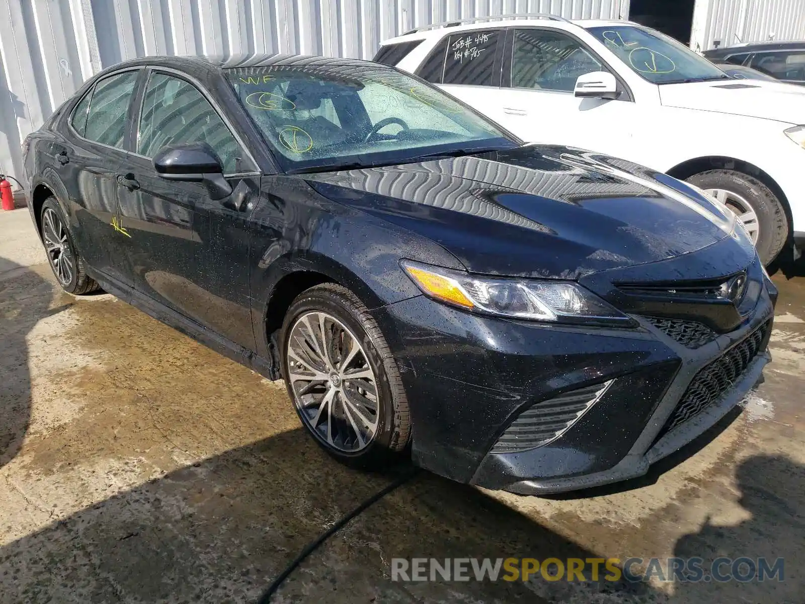 1 Photograph of a damaged car 4T1B11HKXKU295004 TOYOTA CAMRY 2019