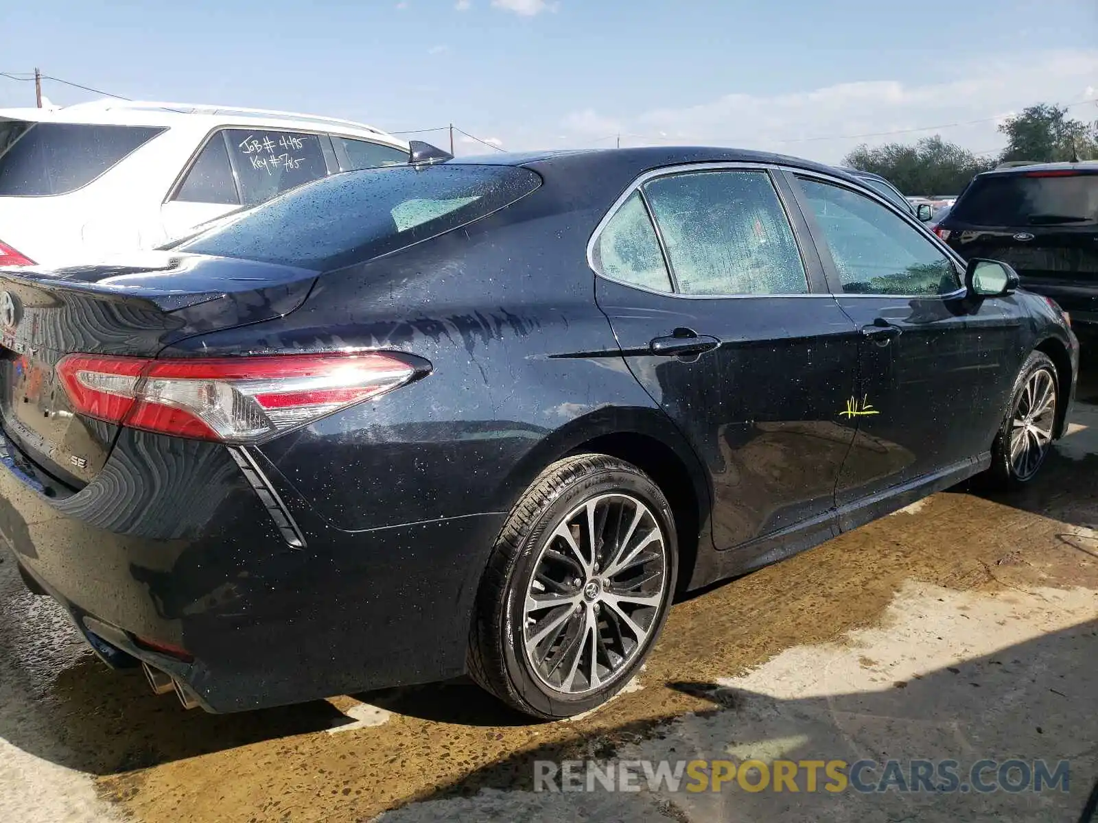 4 Photograph of a damaged car 4T1B11HKXKU295004 TOYOTA CAMRY 2019