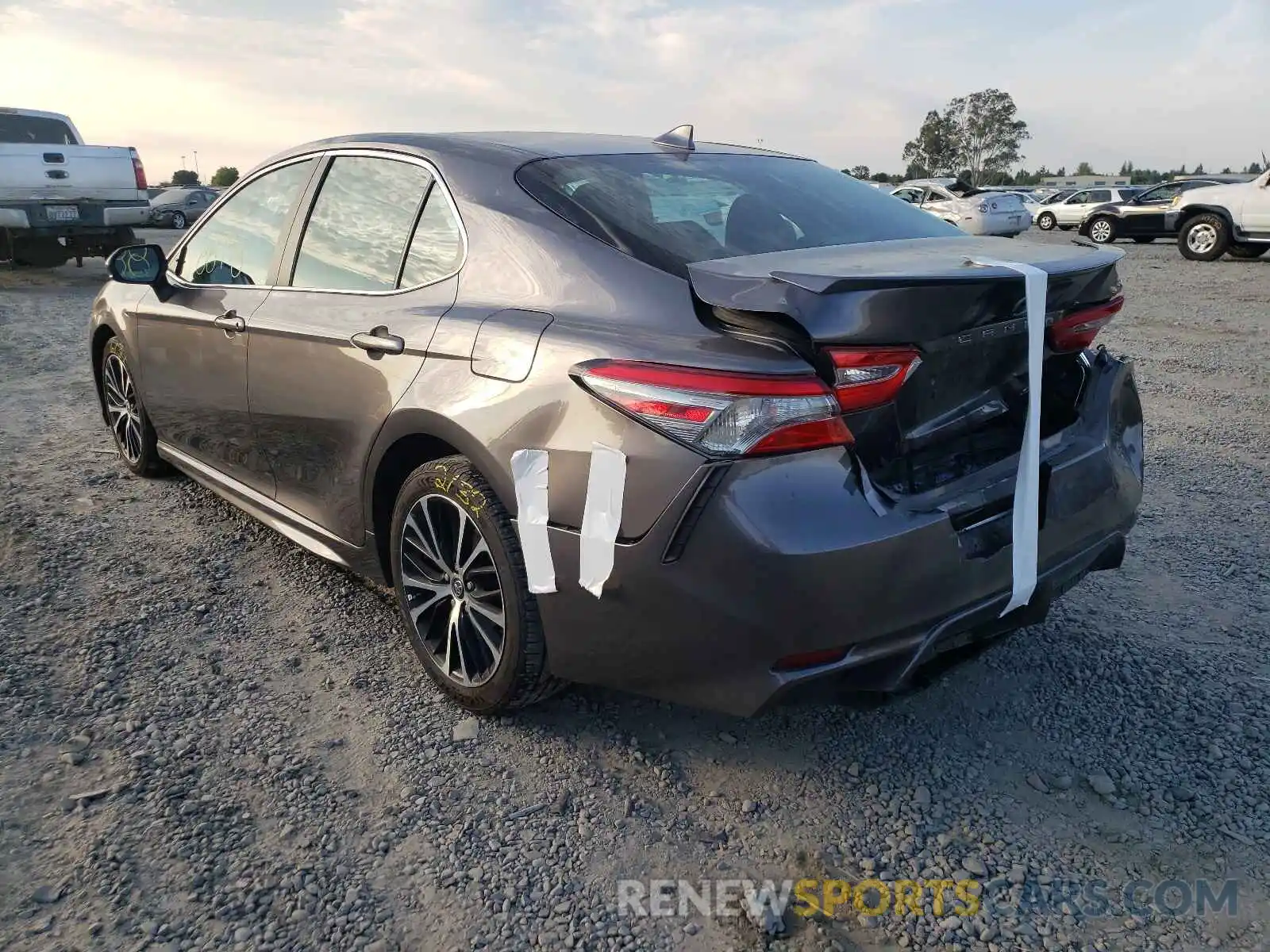 3 Фотография поврежденного автомобиля 4T1B11HKXKU297738 TOYOTA CAMRY 2019