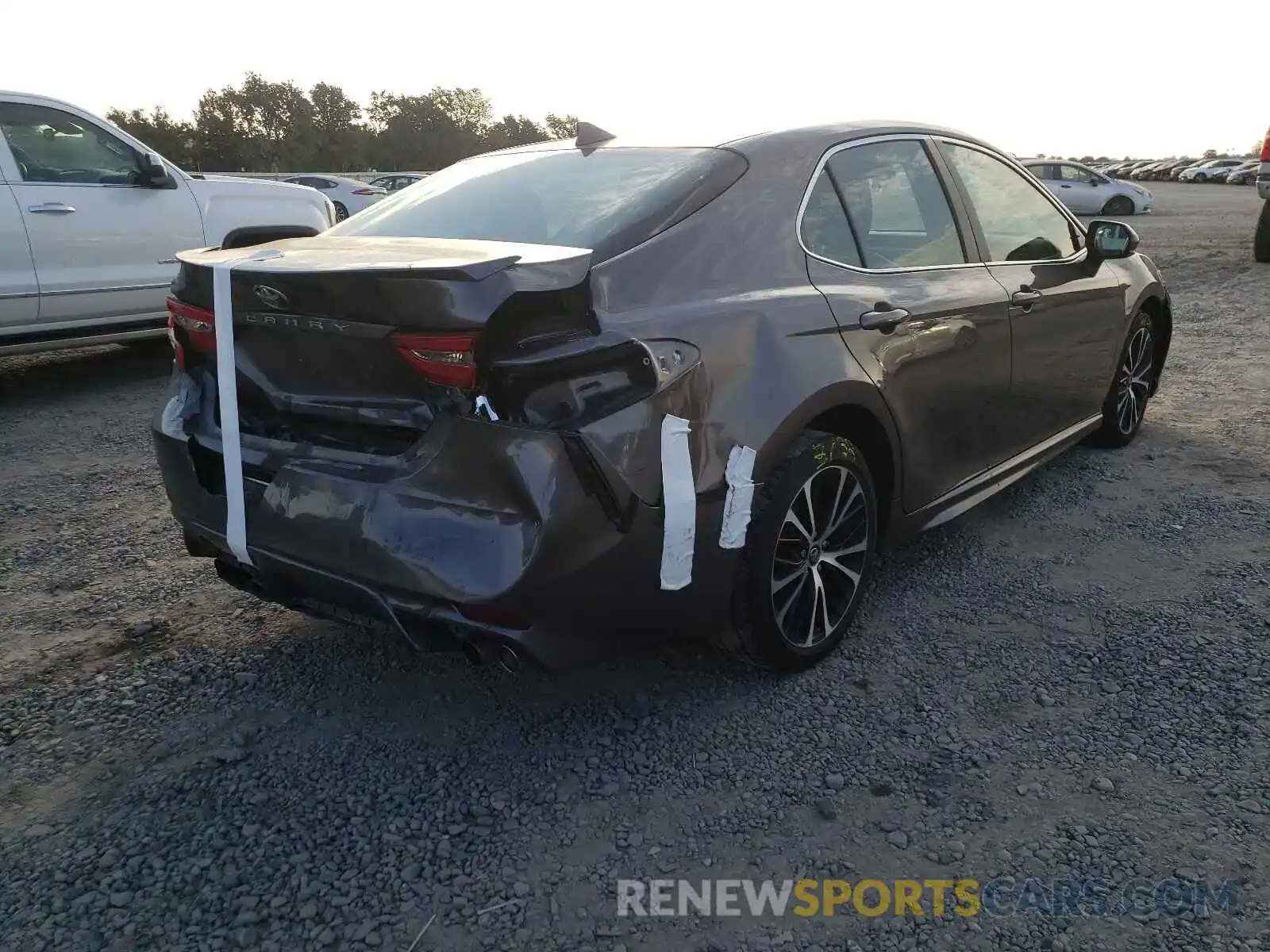 4 Photograph of a damaged car 4T1B11HKXKU297738 TOYOTA CAMRY 2019