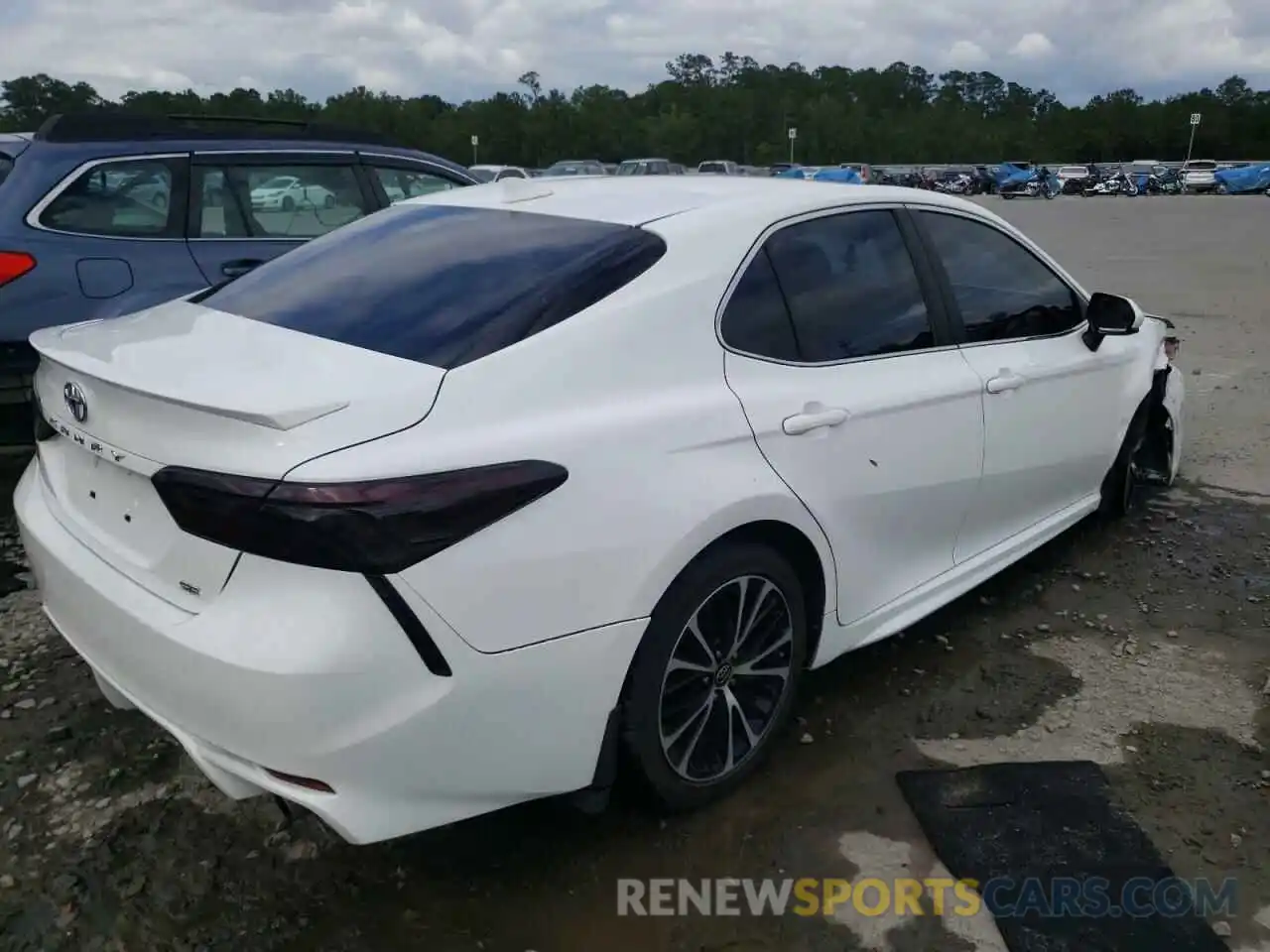 4 Photograph of a damaged car 4T1B11HKXKU679302 TOYOTA CAMRY 2019