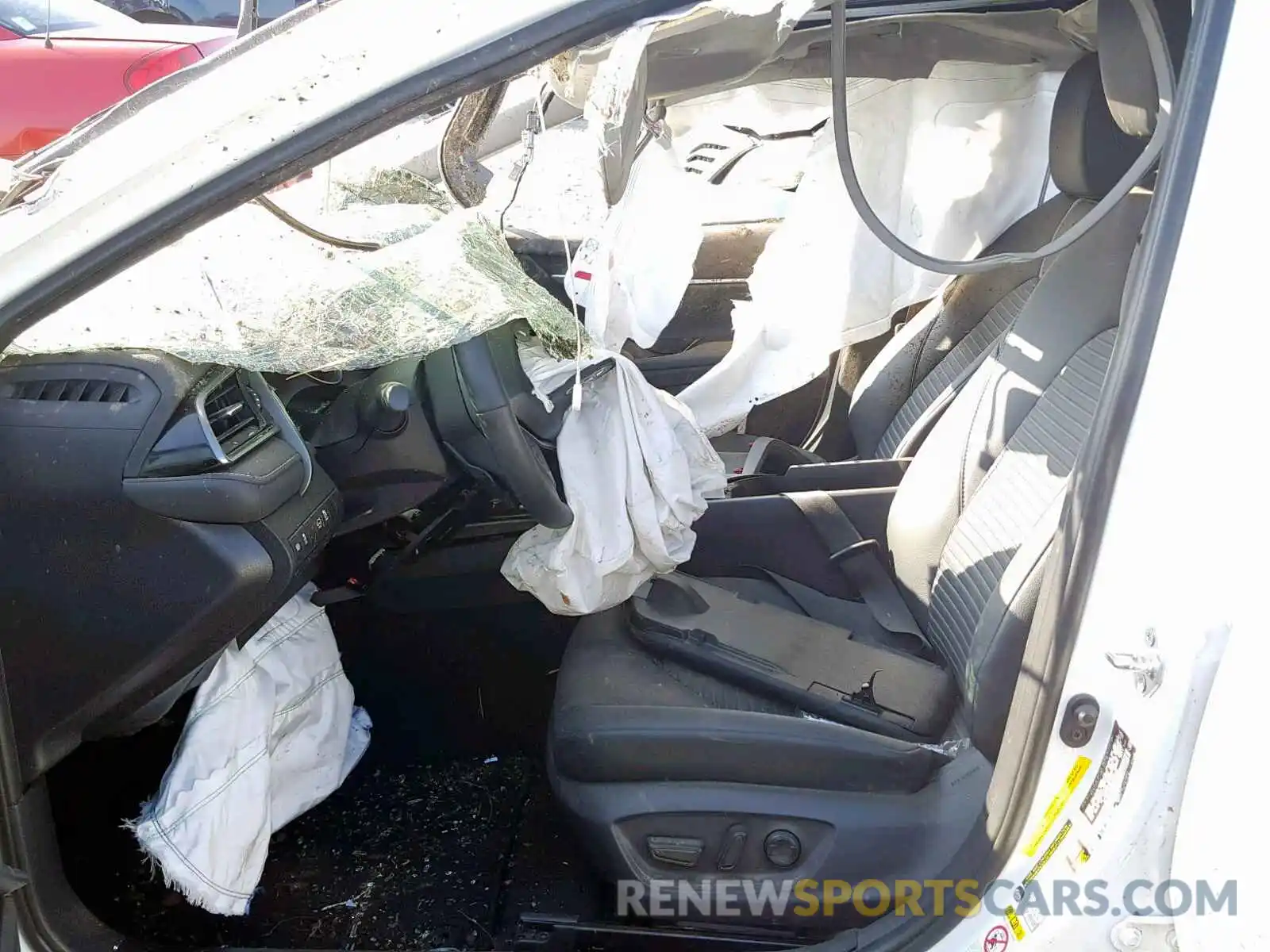 5 Photograph of a damaged car 4T1B11HKXKU681955 TOYOTA CAMRY 2019