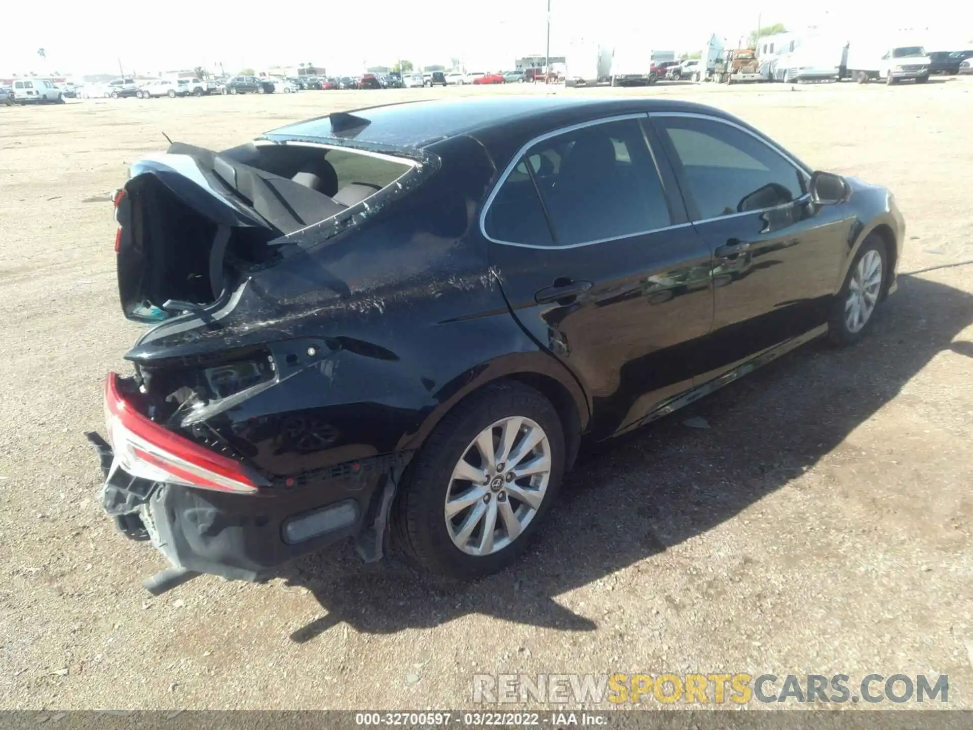 4 Photograph of a damaged car 4T1B11HKXKU682040 TOYOTA CAMRY 2019