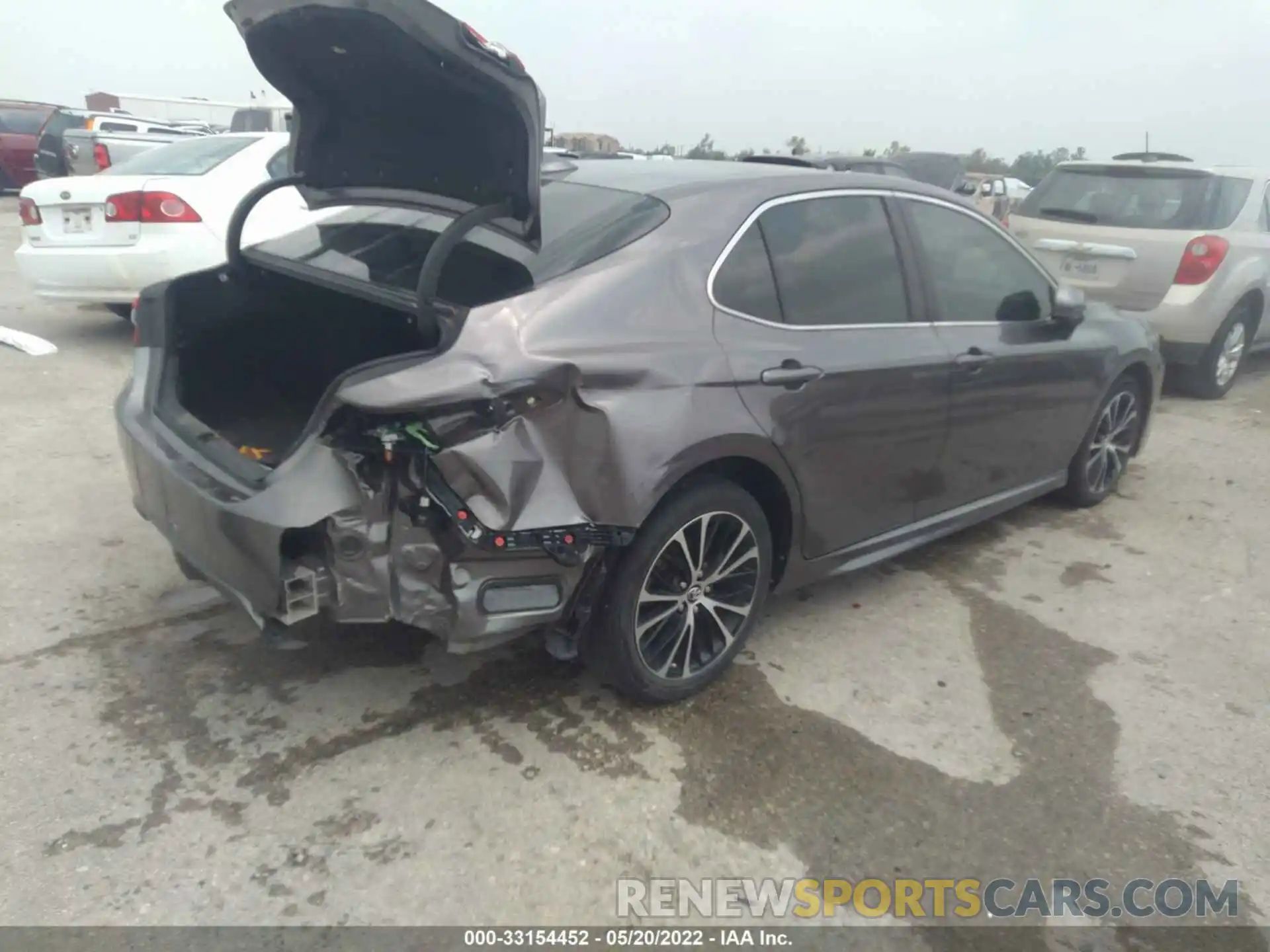 4 Photograph of a damaged car 4T1B11HKXKU682314 TOYOTA CAMRY 2019