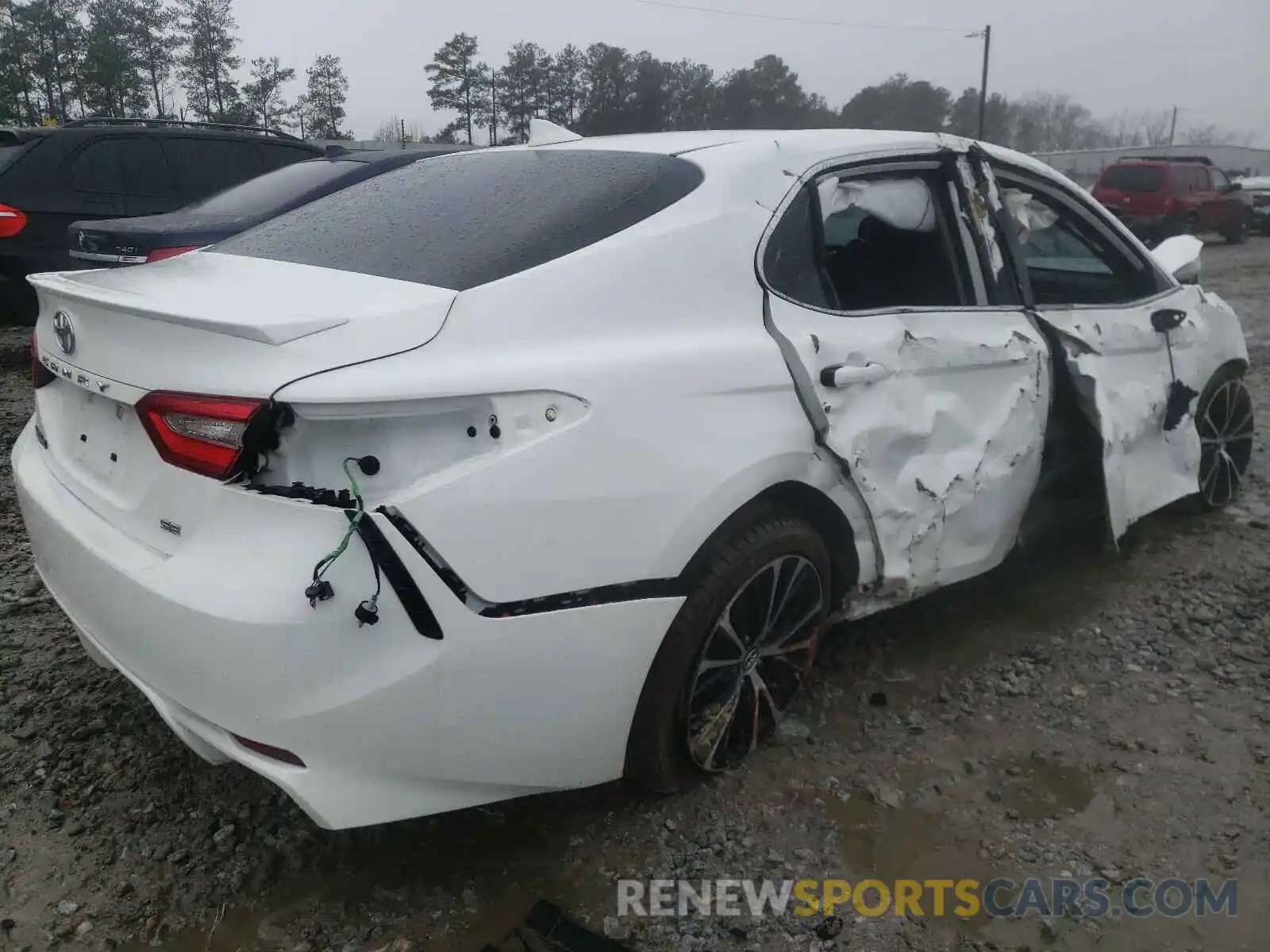 4 Photograph of a damaged car 4T1B11HKXKU683169 TOYOTA CAMRY 2019