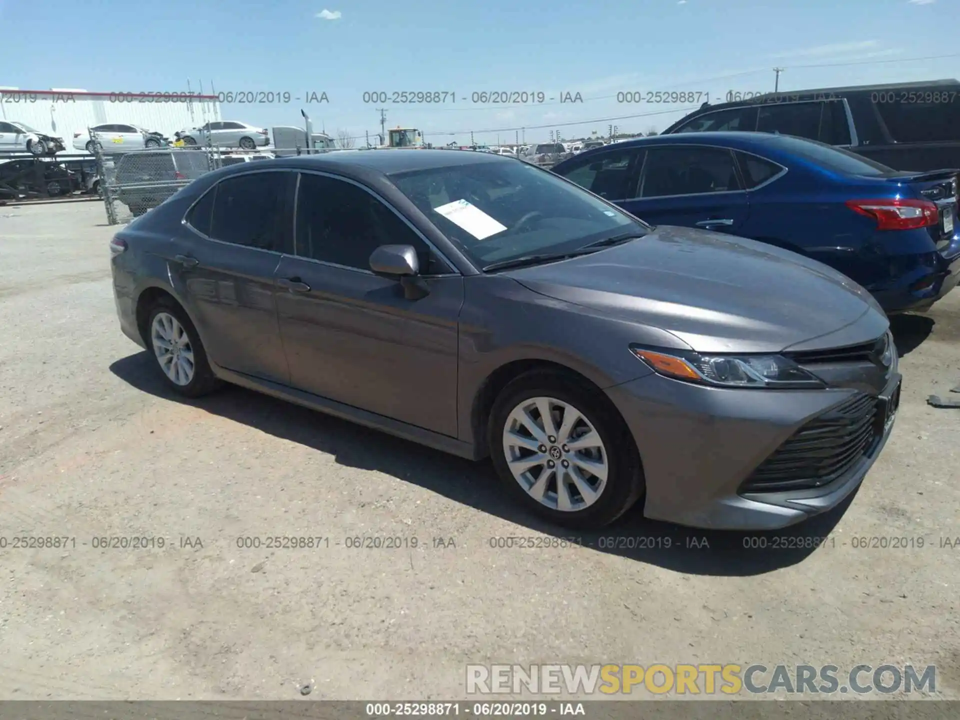 1 Photograph of a damaged car 4T1B11HKXKU684113 TOYOTA CAMRY 2019