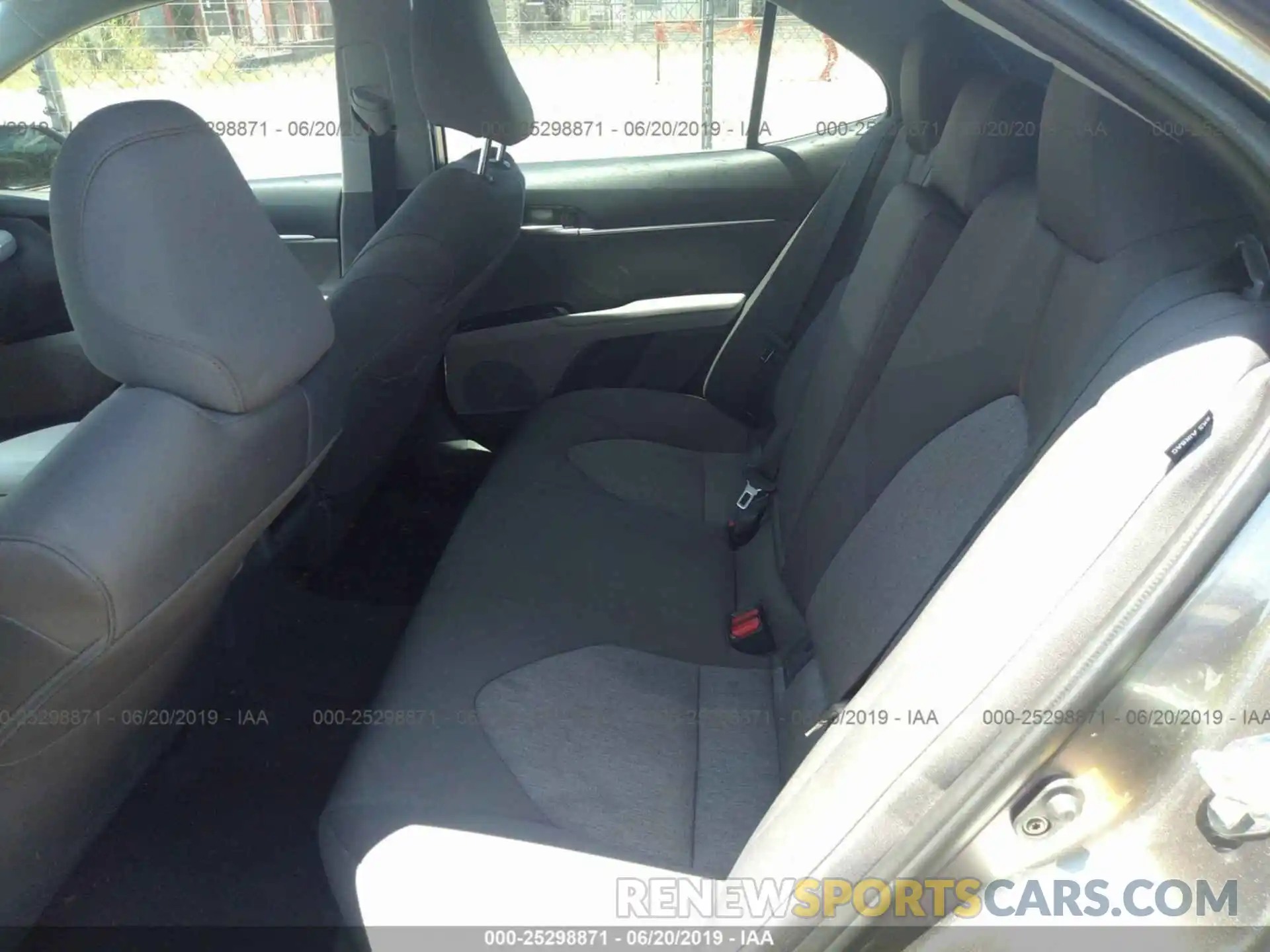 8 Photograph of a damaged car 4T1B11HKXKU684113 TOYOTA CAMRY 2019