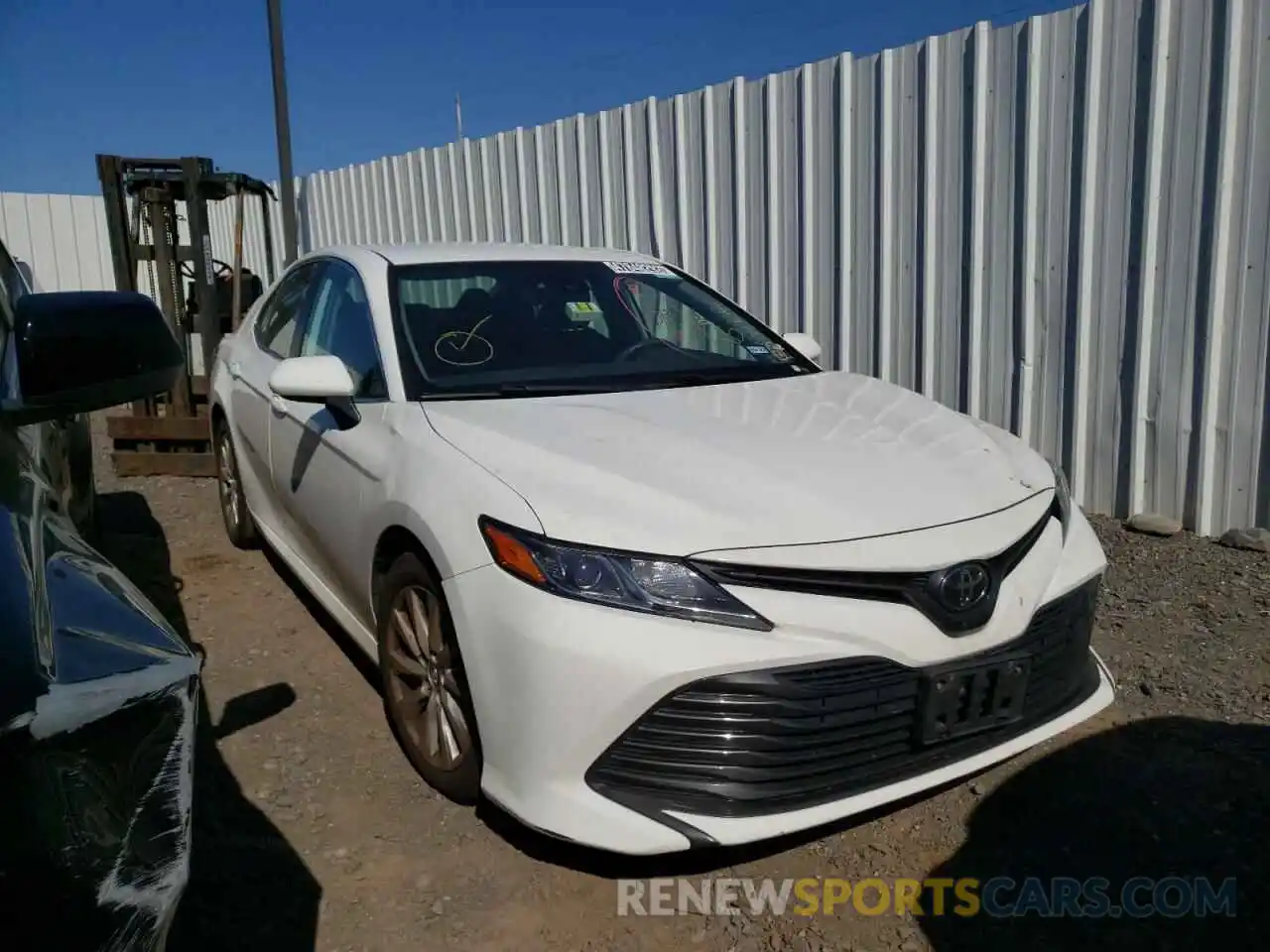 1 Photograph of a damaged car 4T1B11HKXKU685844 TOYOTA CAMRY 2019