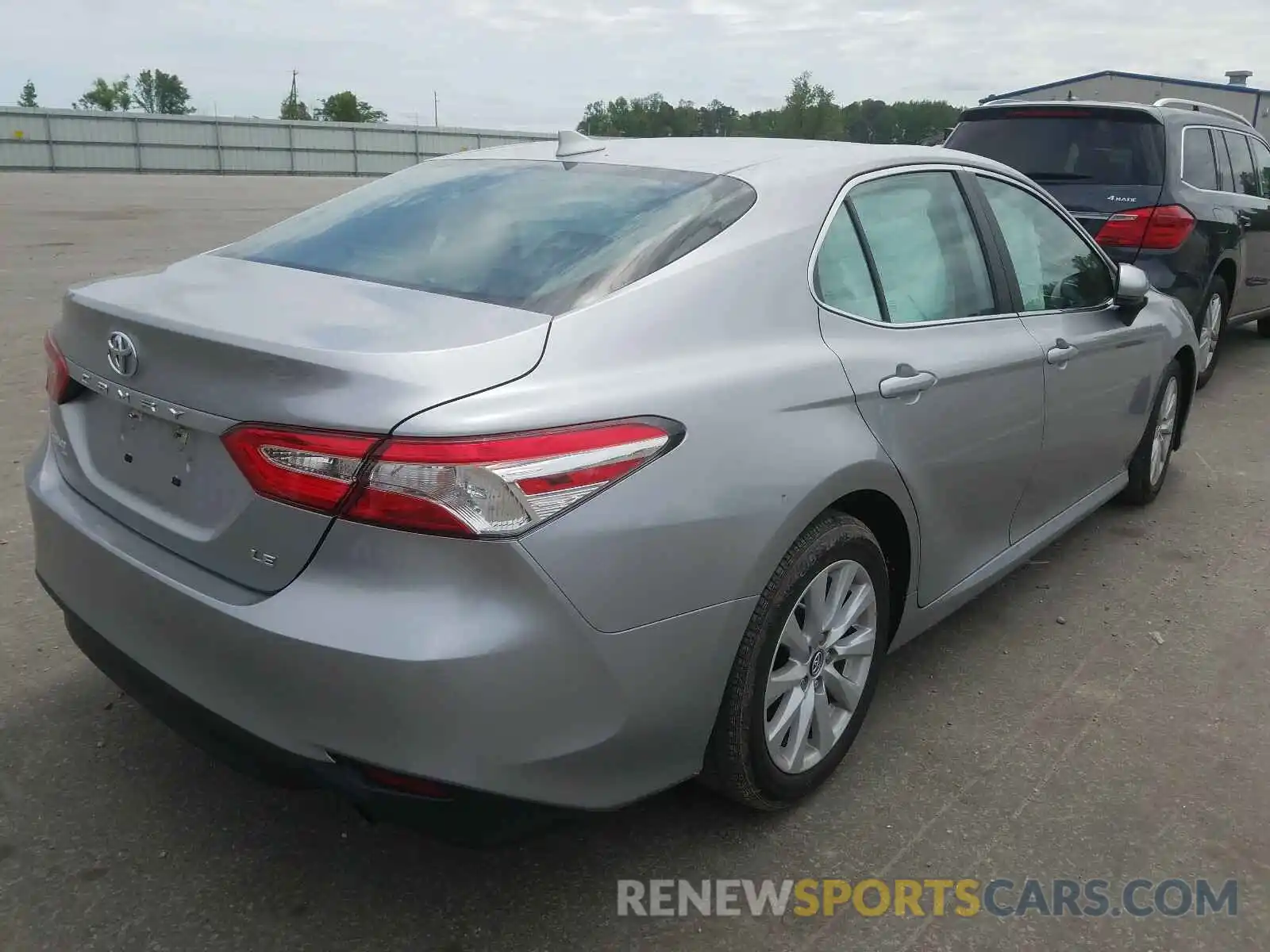 4 Photograph of a damaged car 4T1B11HKXKU686170 TOYOTA CAMRY 2019