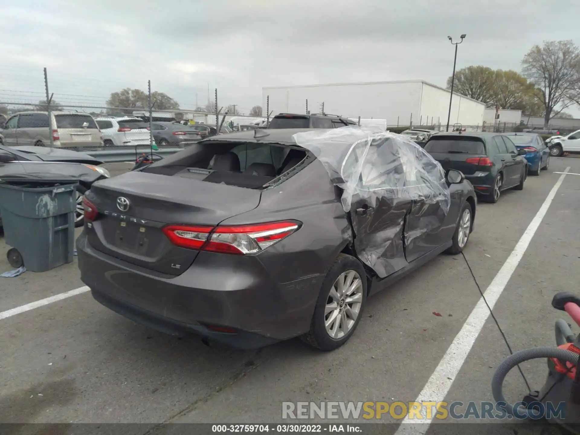 4 Photograph of a damaged car 4T1B11HKXKU686945 TOYOTA CAMRY 2019