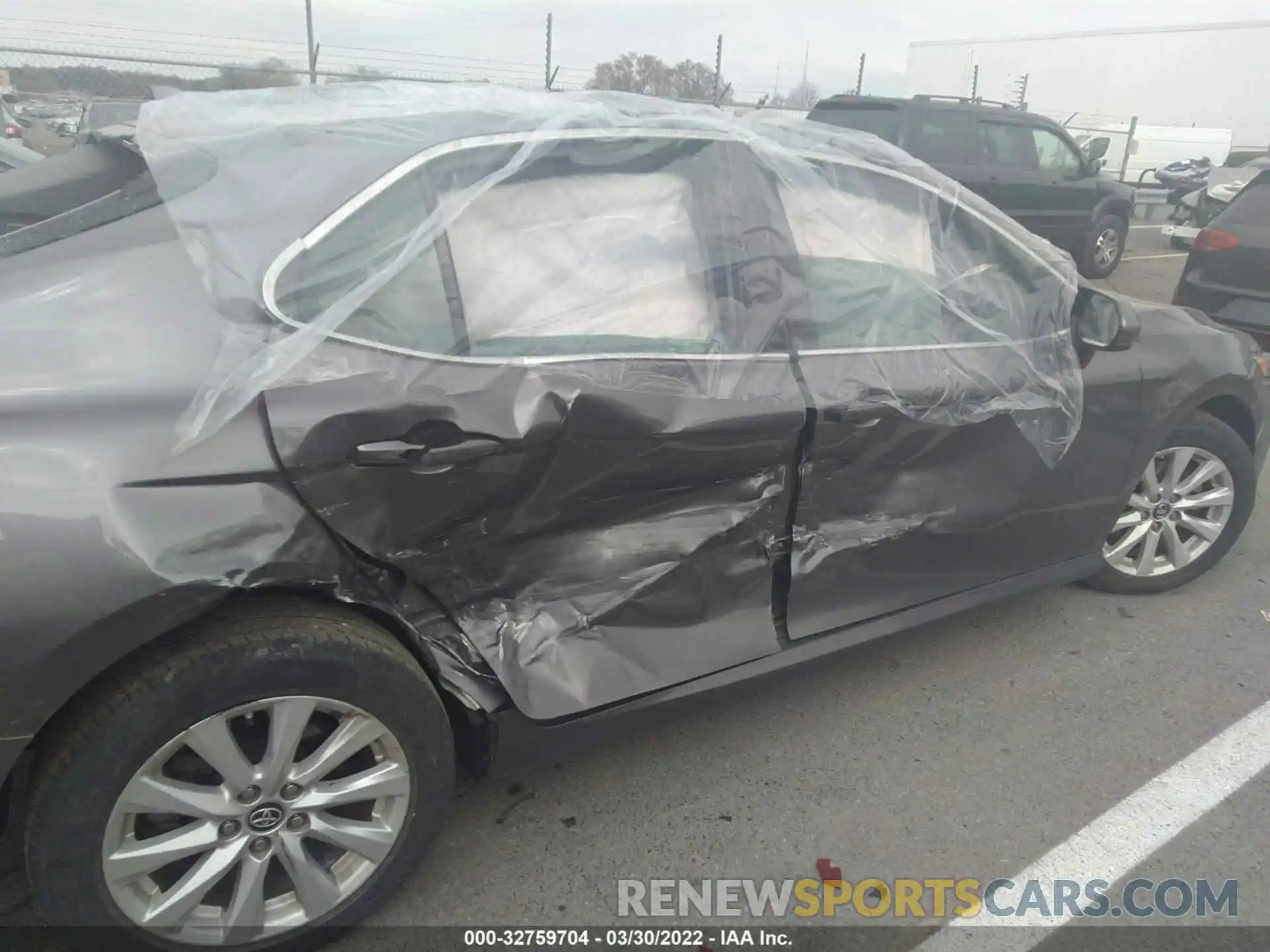 6 Photograph of a damaged car 4T1B11HKXKU686945 TOYOTA CAMRY 2019