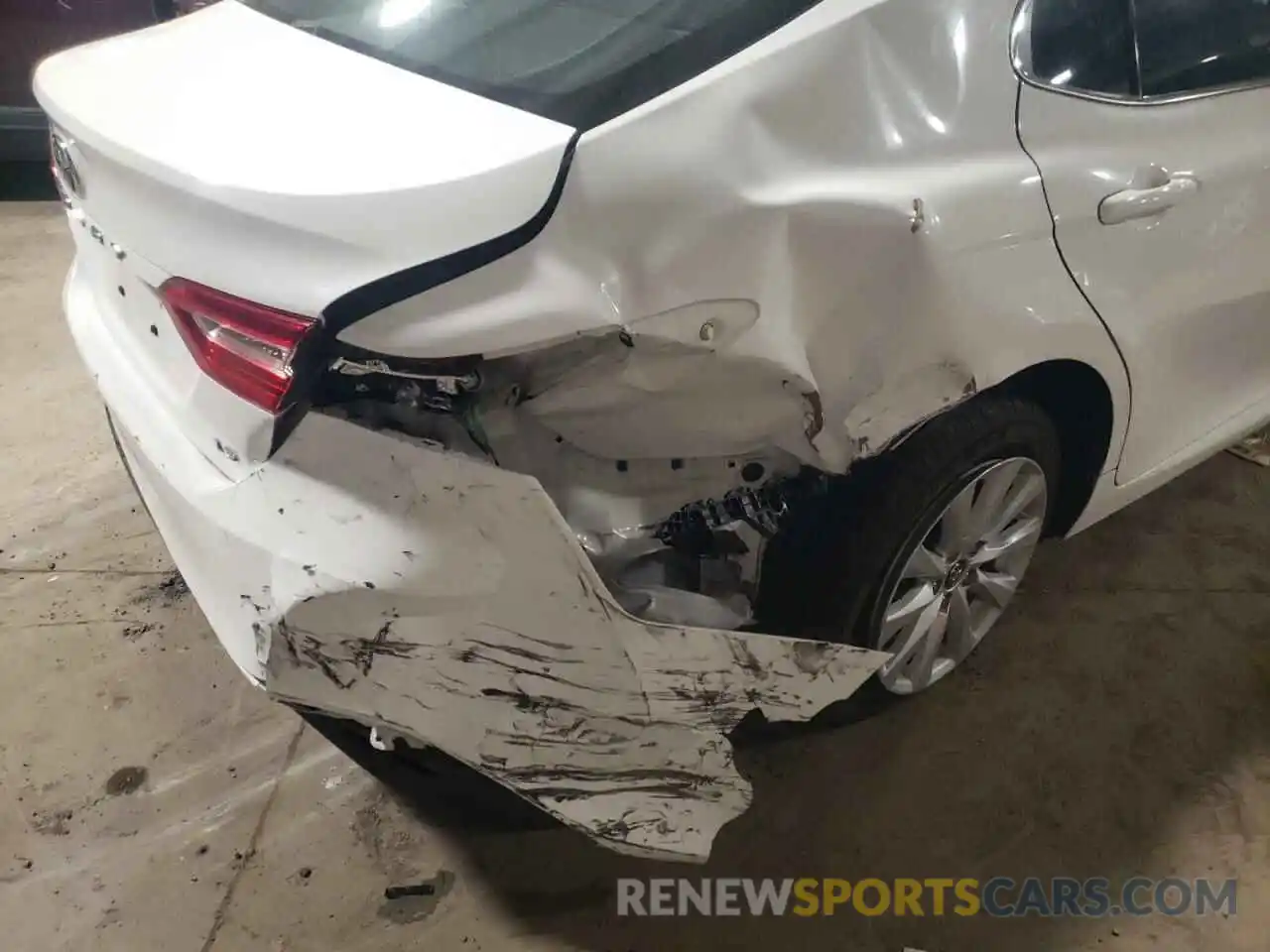 9 Photograph of a damaged car 4T1B11HKXKU689750 TOYOTA CAMRY 2019