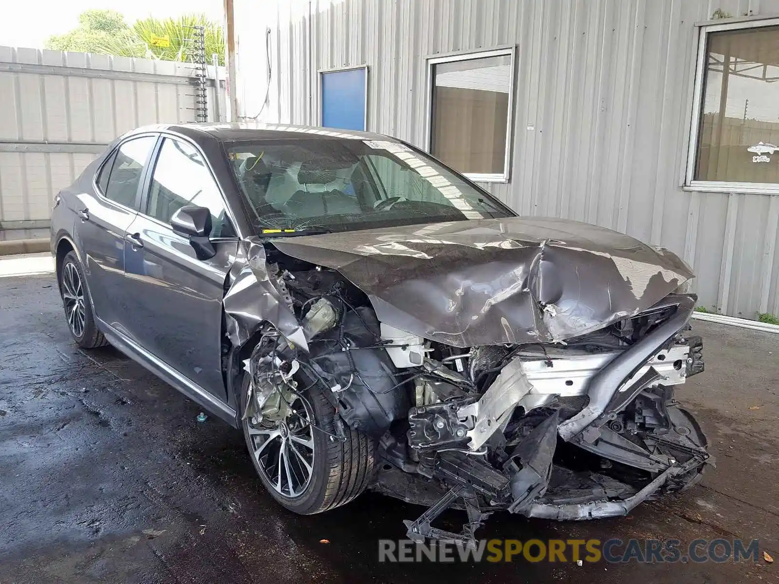 1 Photograph of a damaged car 4T1B11HKXKU690588 TOYOTA CAMRY 2019