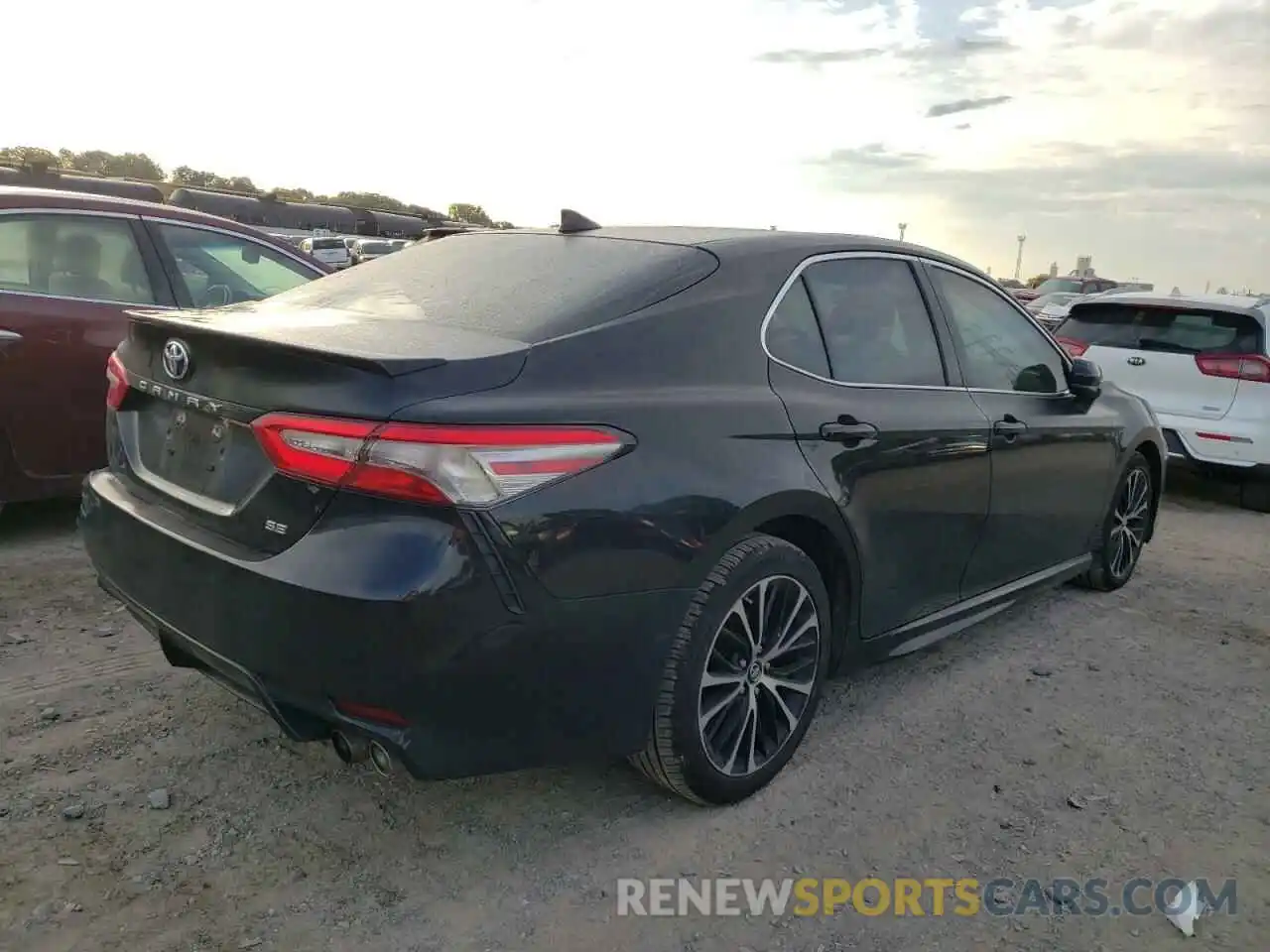 4 Photograph of a damaged car 4T1B11HKXKU690607 TOYOTA CAMRY 2019