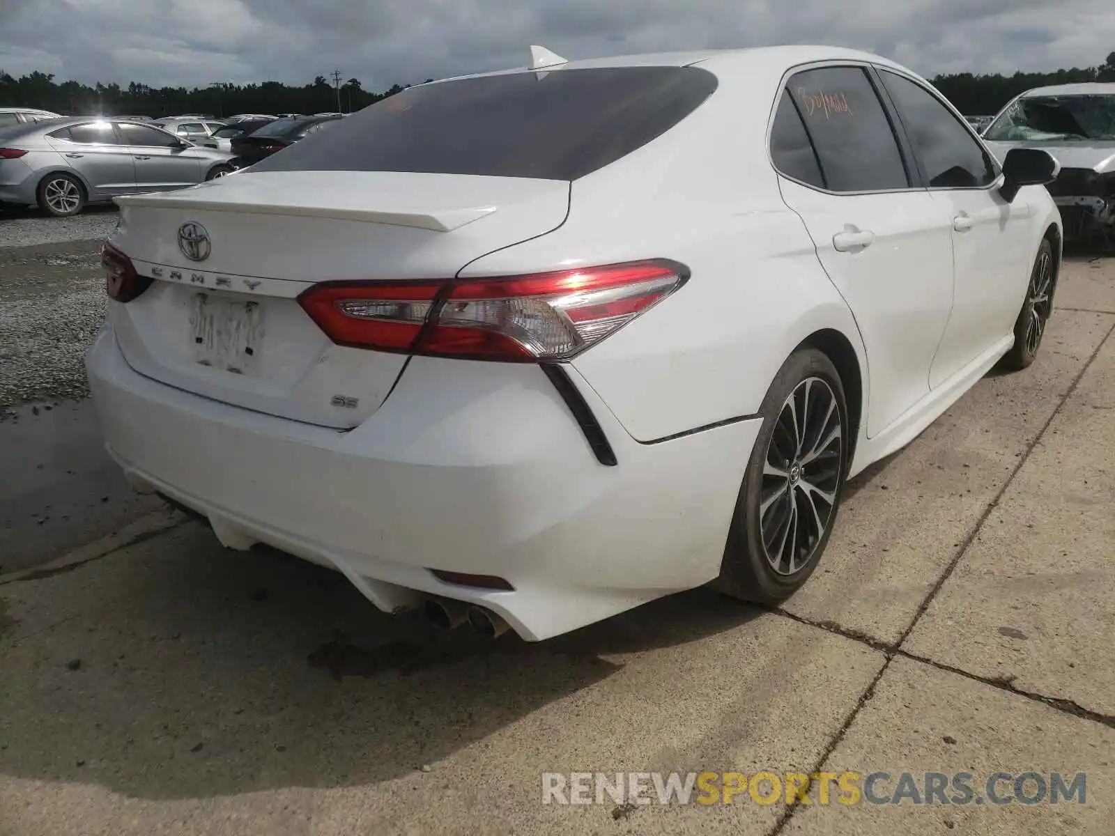 4 Photograph of a damaged car 4T1B11HKXKU690655 TOYOTA CAMRY 2019