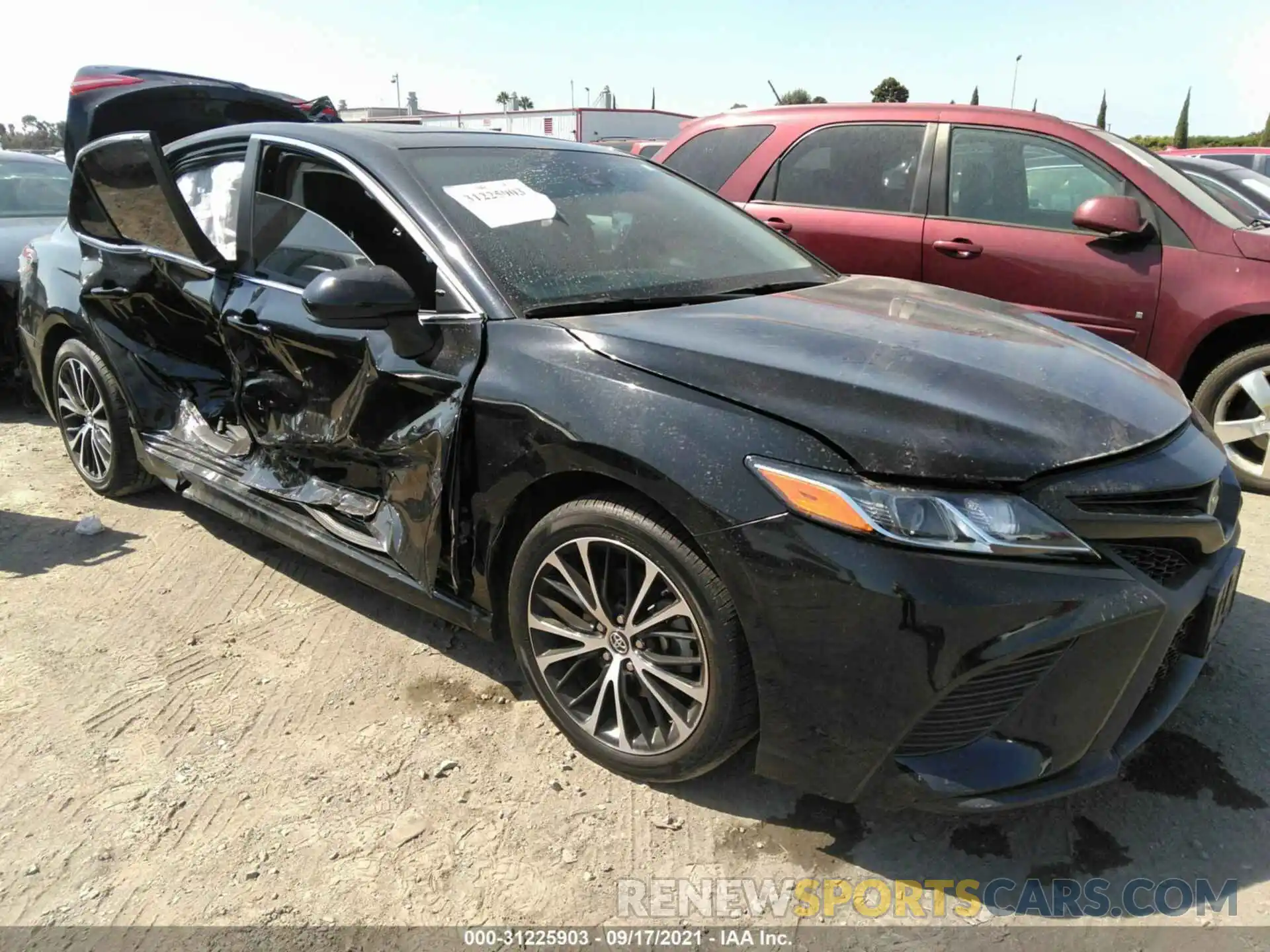 1 Photograph of a damaged car 4T1B11HKXKU691918 TOYOTA CAMRY 2019