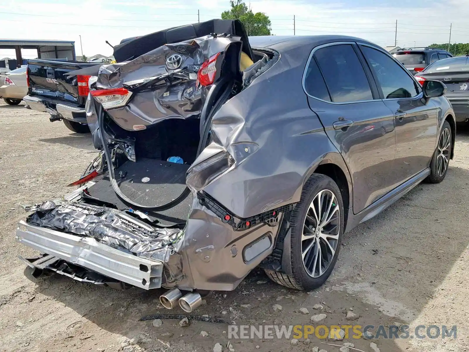 4 Photograph of a damaged car 4T1B11HKXKU692227 TOYOTA CAMRY 2019