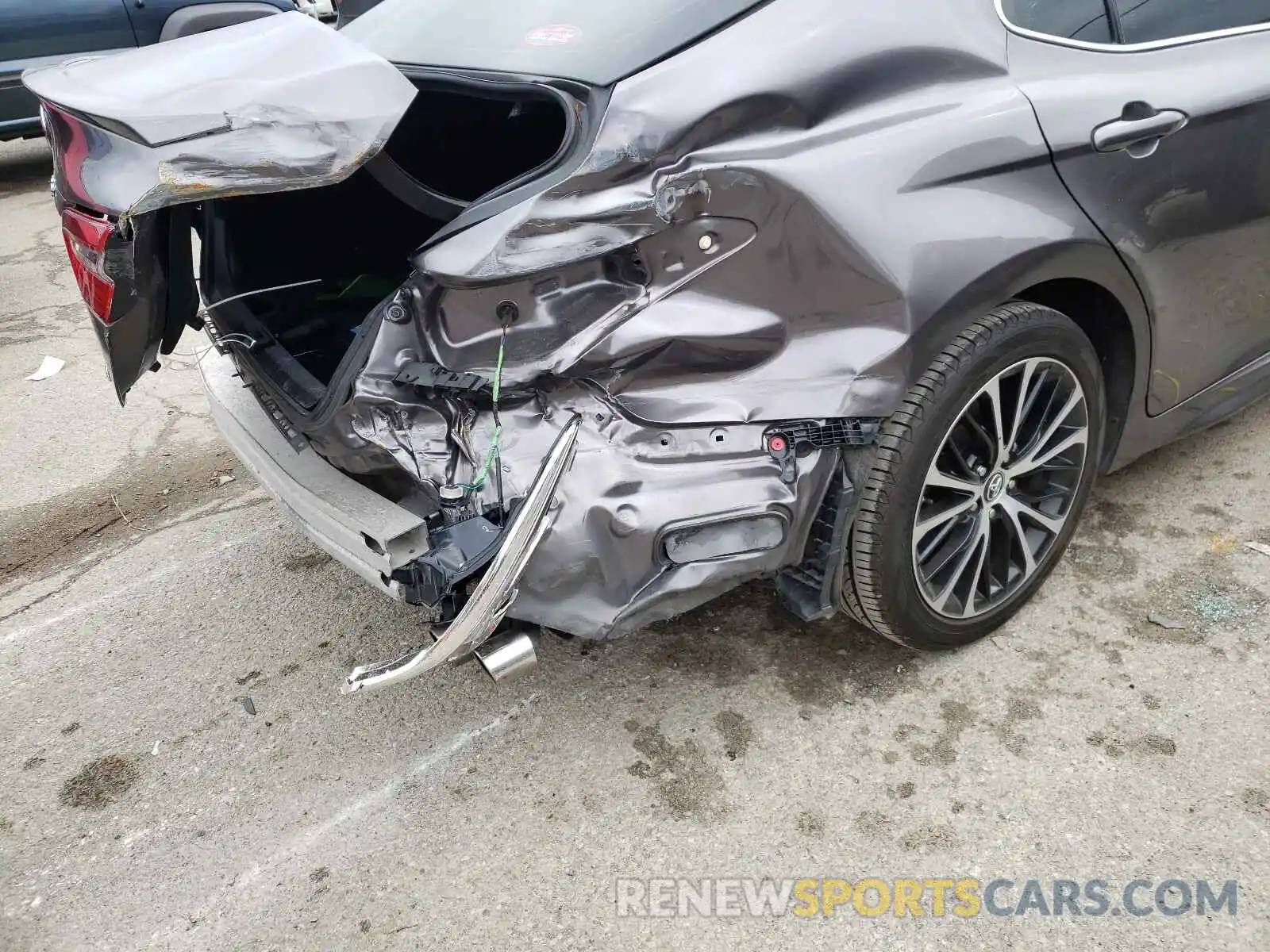 9 Photograph of a damaged car 4T1B11HKXKU693605 TOYOTA CAMRY 2019