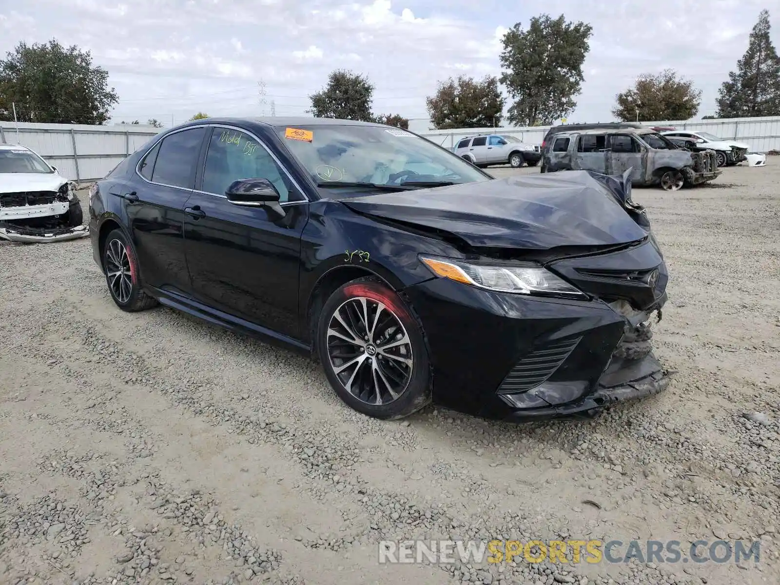 1 Photograph of a damaged car 4T1B11HKXKU695029 TOYOTA CAMRY 2019