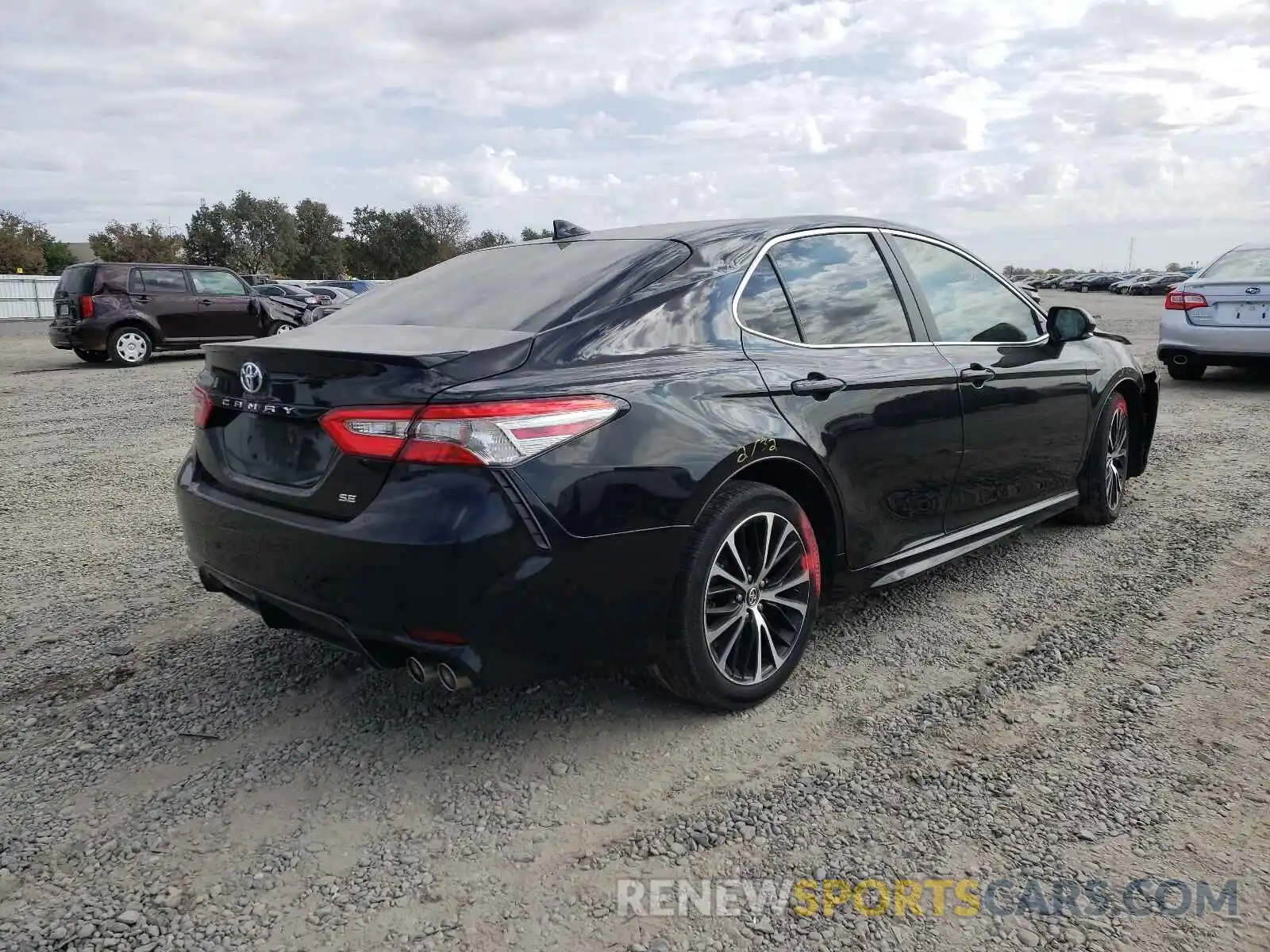 4 Photograph of a damaged car 4T1B11HKXKU695029 TOYOTA CAMRY 2019