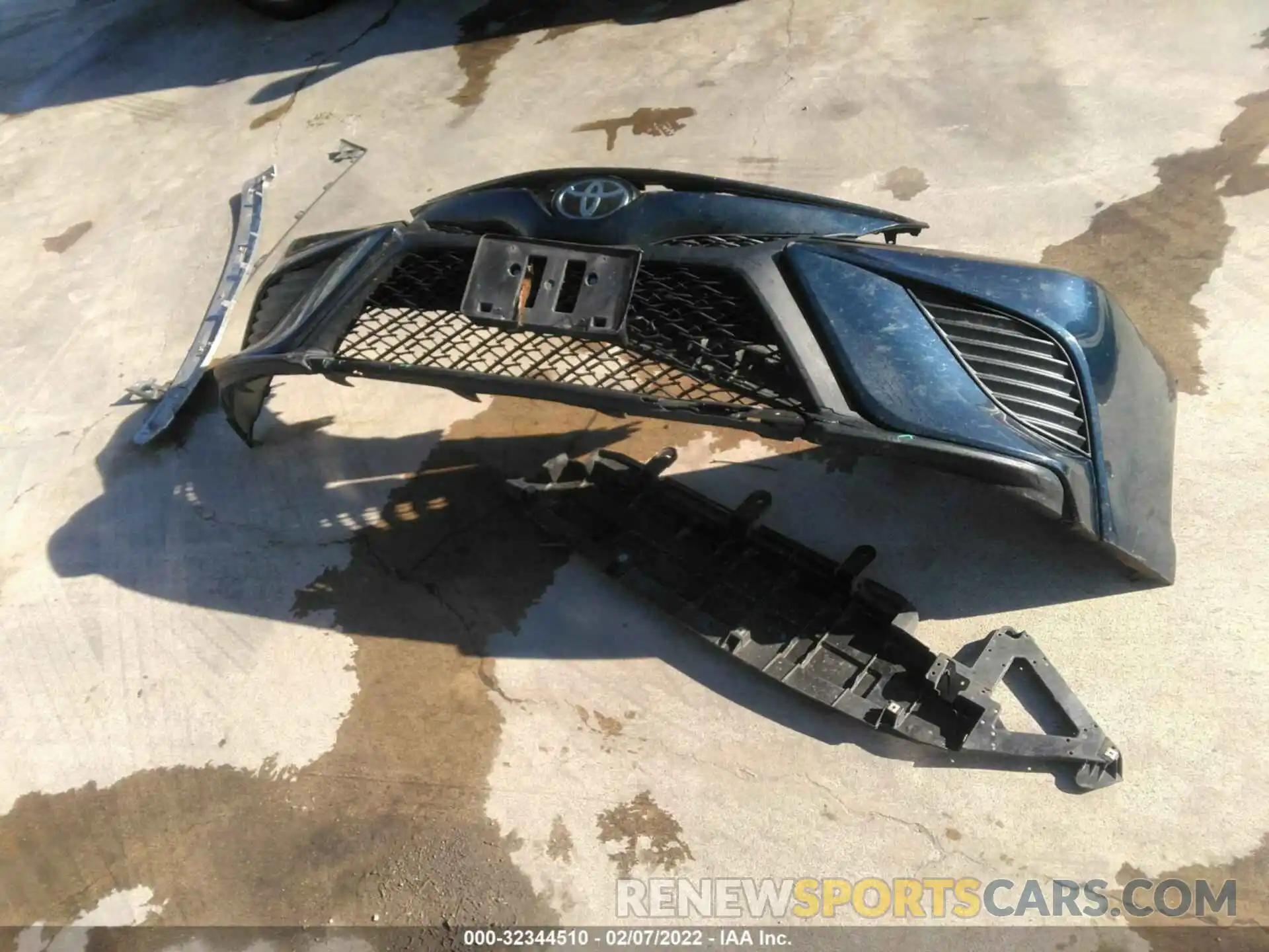 12 Photograph of a damaged car 4T1B11HKXKU695466 TOYOTA CAMRY 2019