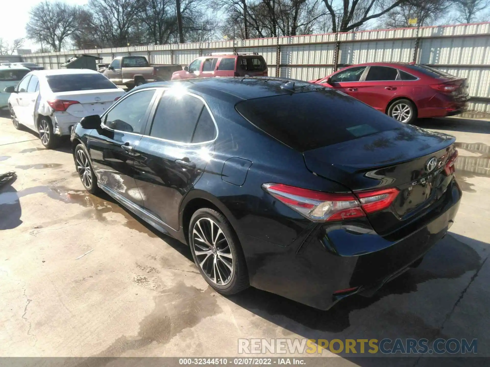 3 Фотография поврежденного автомобиля 4T1B11HKXKU695466 TOYOTA CAMRY 2019