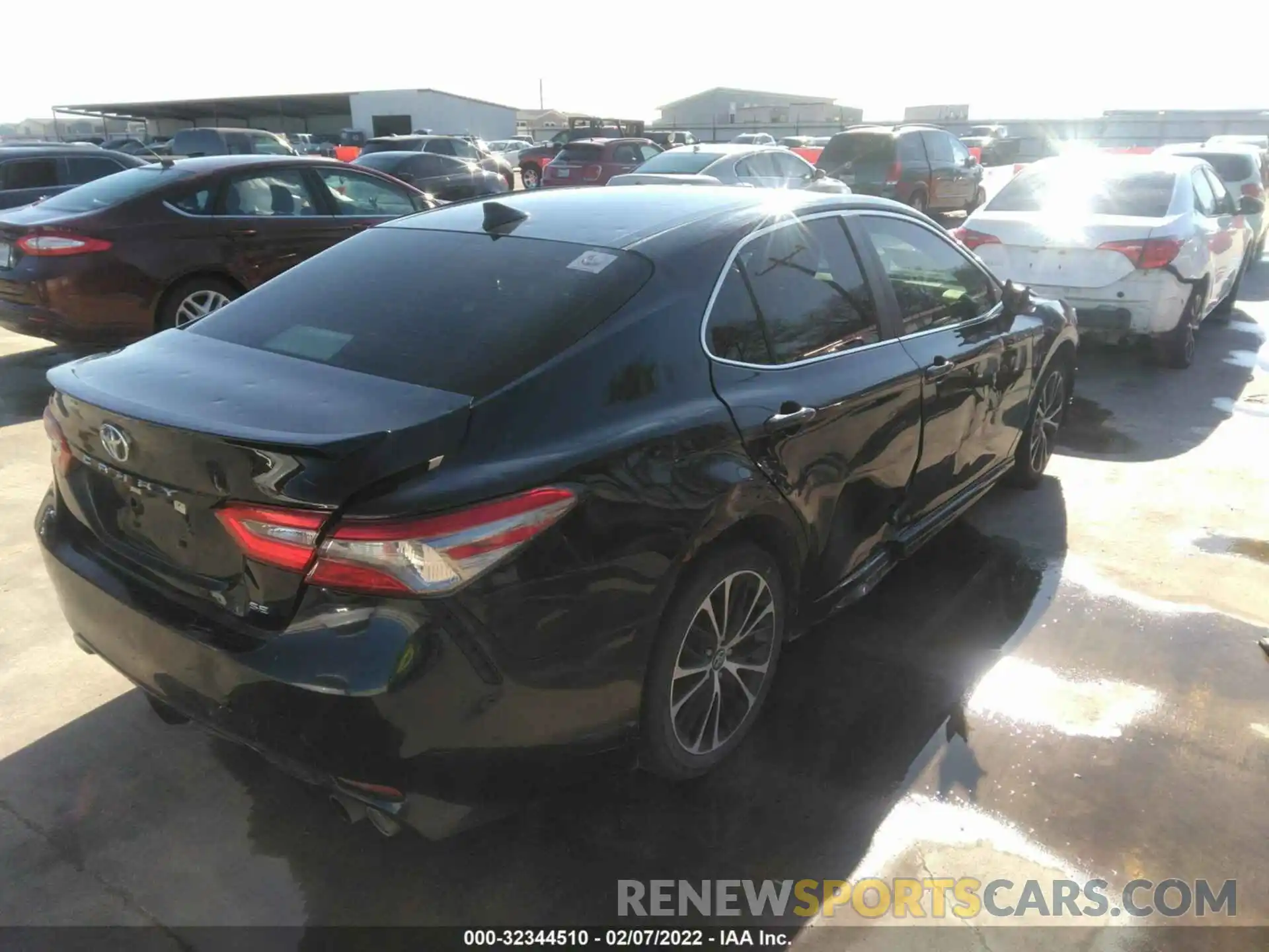 4 Photograph of a damaged car 4T1B11HKXKU695466 TOYOTA CAMRY 2019