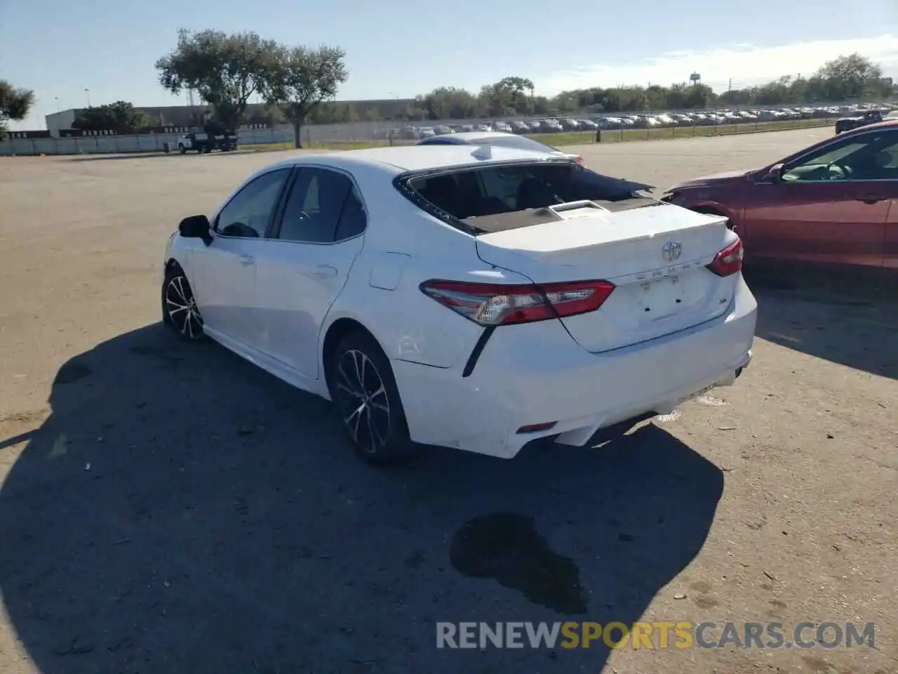 3 Photograph of a damaged car 4T1B11HKXKU698304 TOYOTA CAMRY 2019