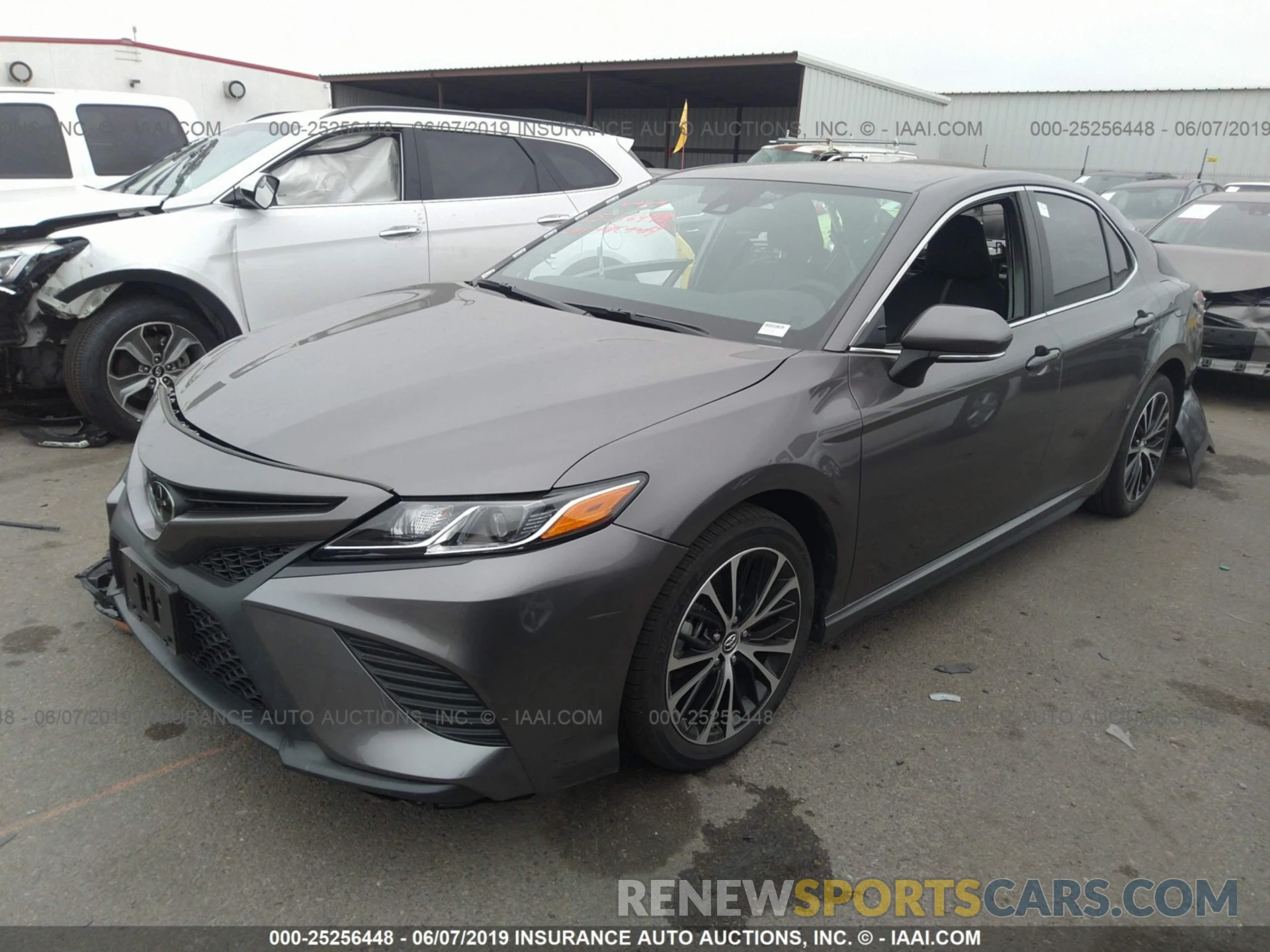 2 Photograph of a damaged car 4T1B11HKXKU699324 TOYOTA CAMRY 2019