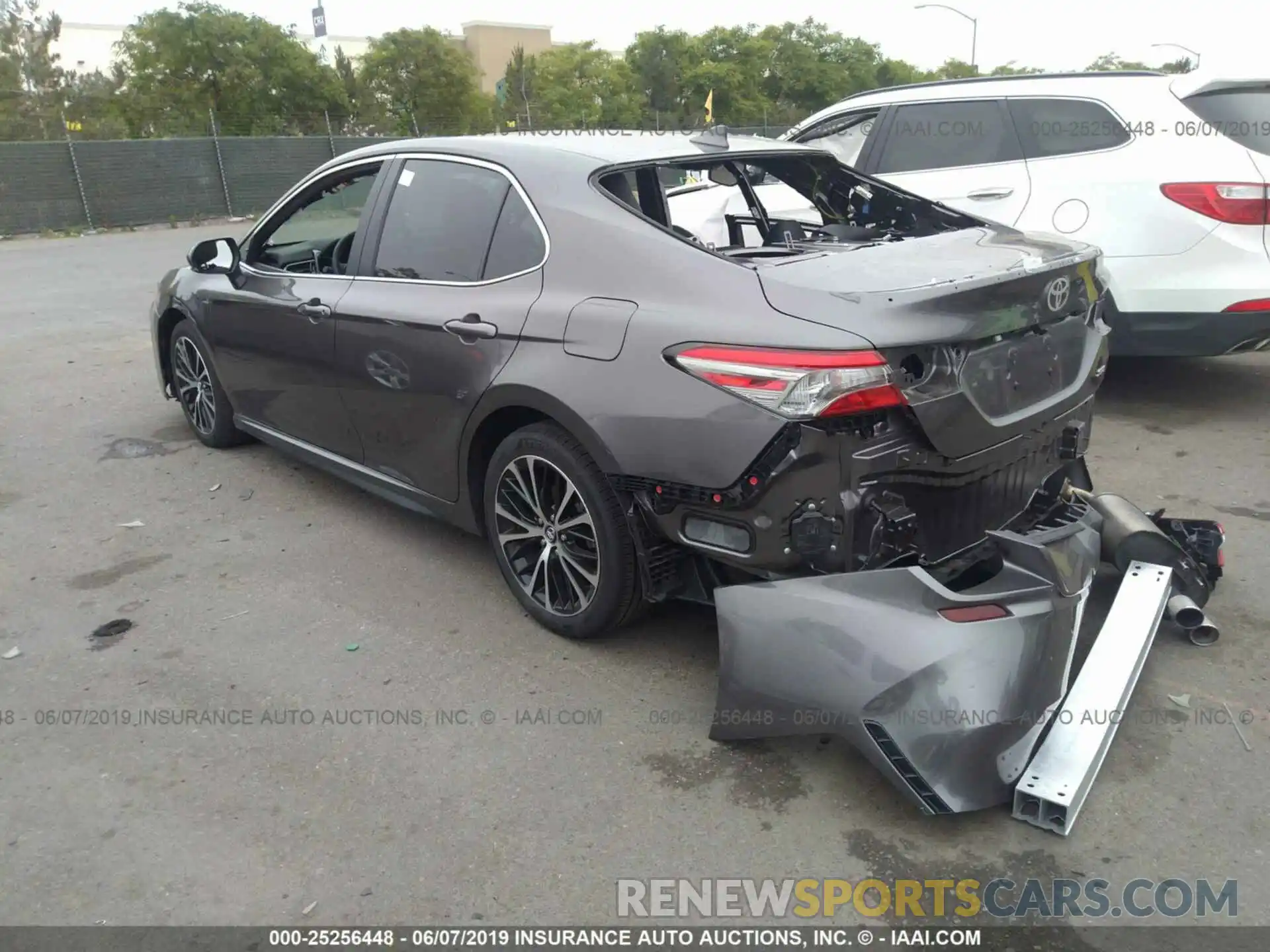 3 Photograph of a damaged car 4T1B11HKXKU699324 TOYOTA CAMRY 2019