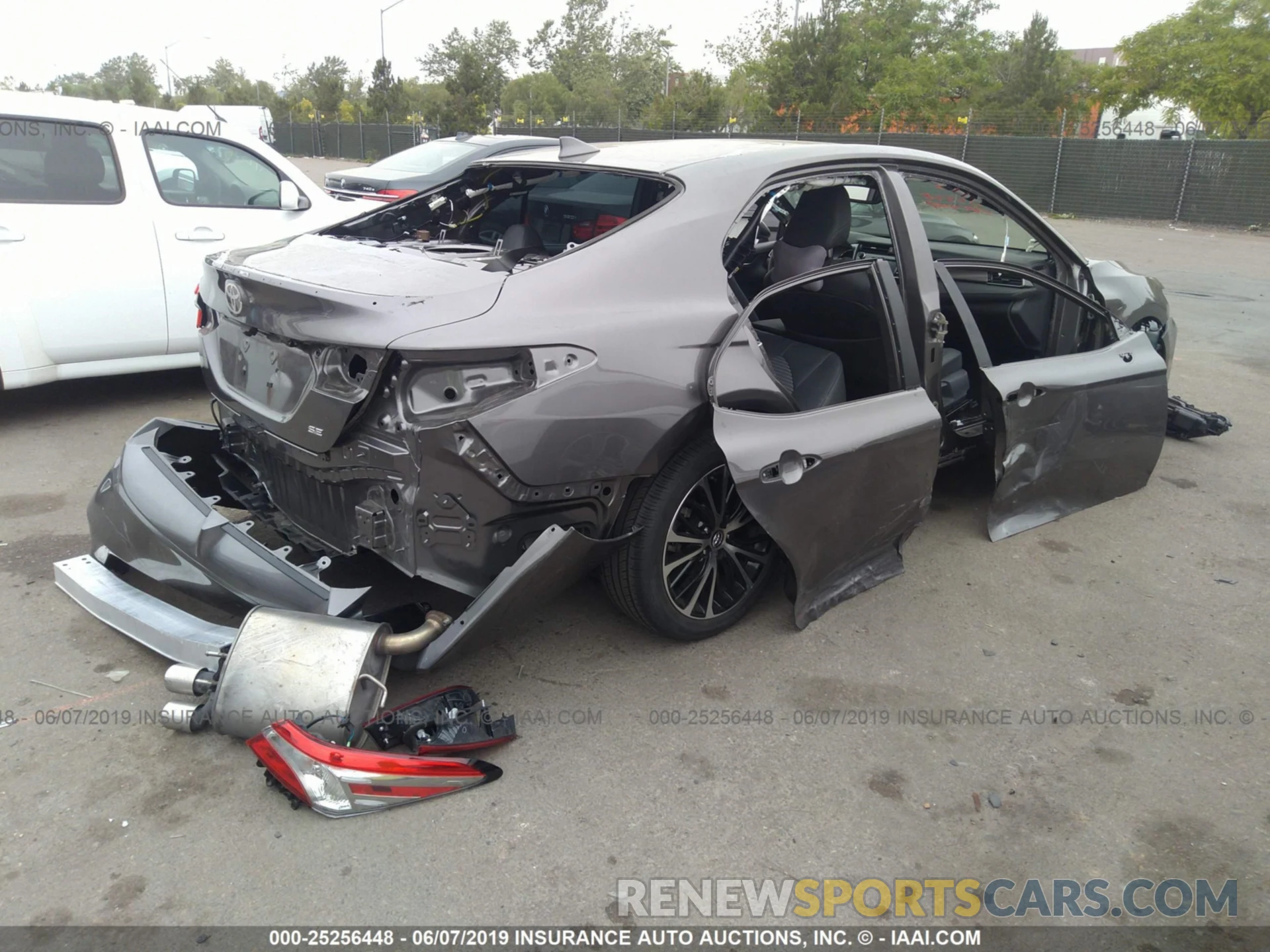 4 Photograph of a damaged car 4T1B11HKXKU699324 TOYOTA CAMRY 2019