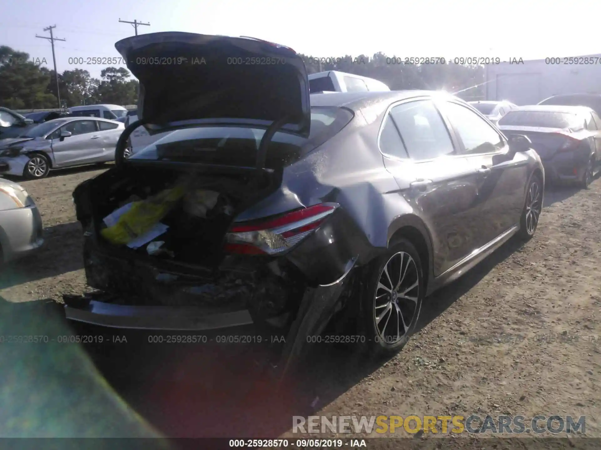 4 Photograph of a damaged car 4T1B11HKXKU700018 TOYOTA CAMRY 2019