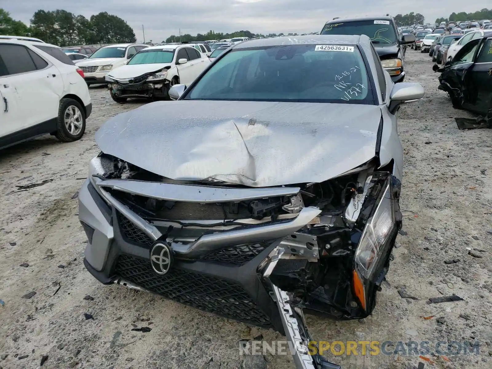 9 Photograph of a damaged car 4T1B11HKXKU701377 TOYOTA CAMRY 2019