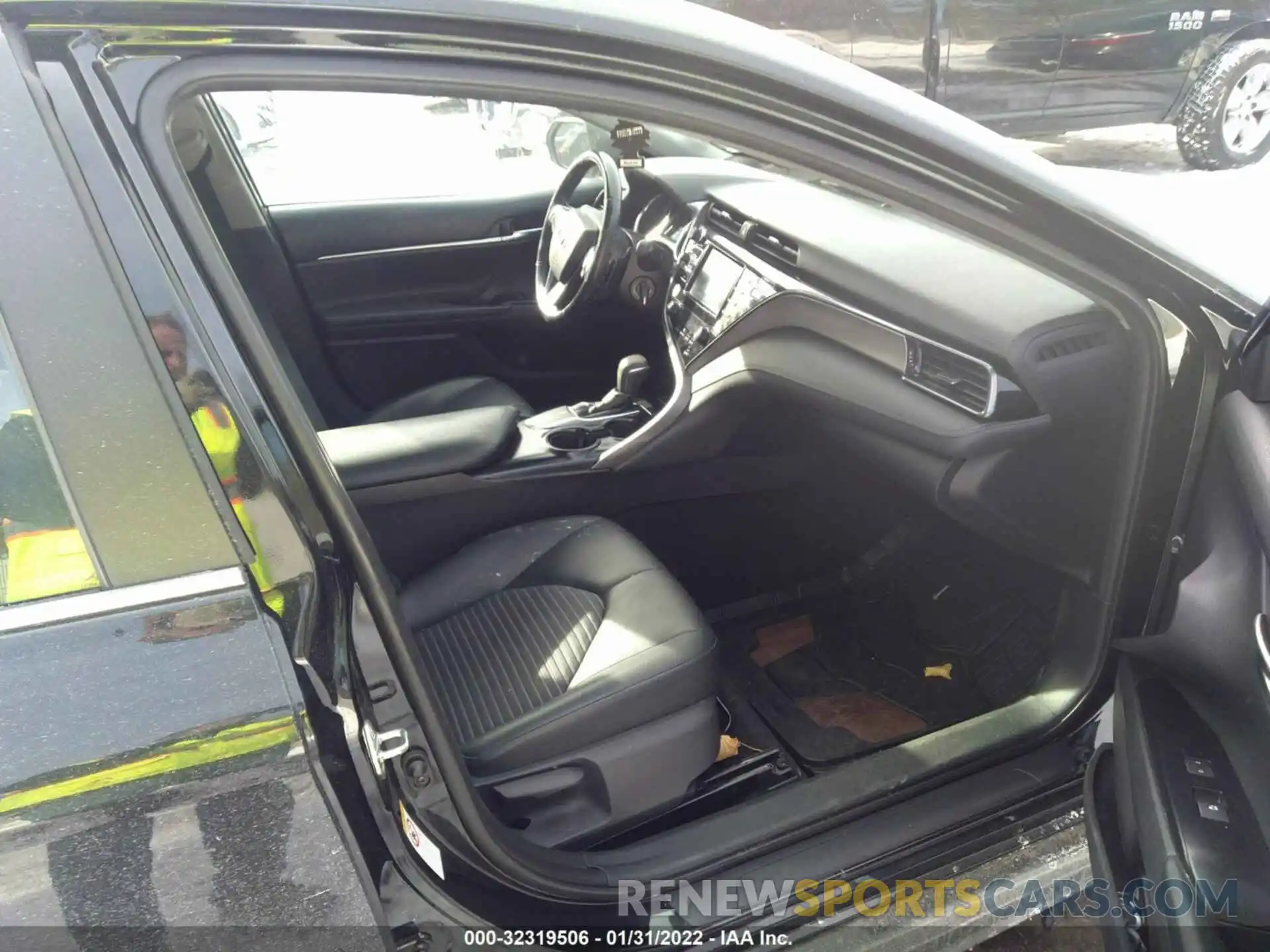 5 Photograph of a damaged car 4T1B11HKXKU701654 TOYOTA CAMRY 2019