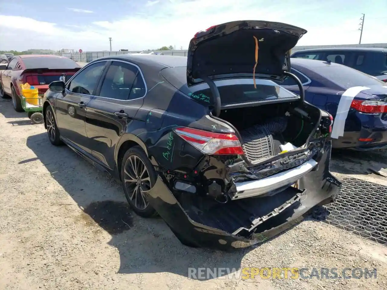 3 Photograph of a damaged car 4T1B11HKXKU702304 TOYOTA CAMRY 2019