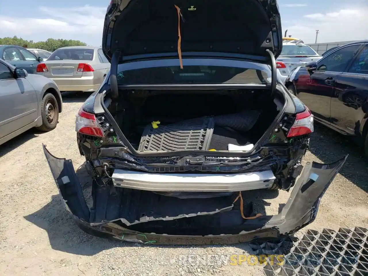 9 Photograph of a damaged car 4T1B11HKXKU702304 TOYOTA CAMRY 2019