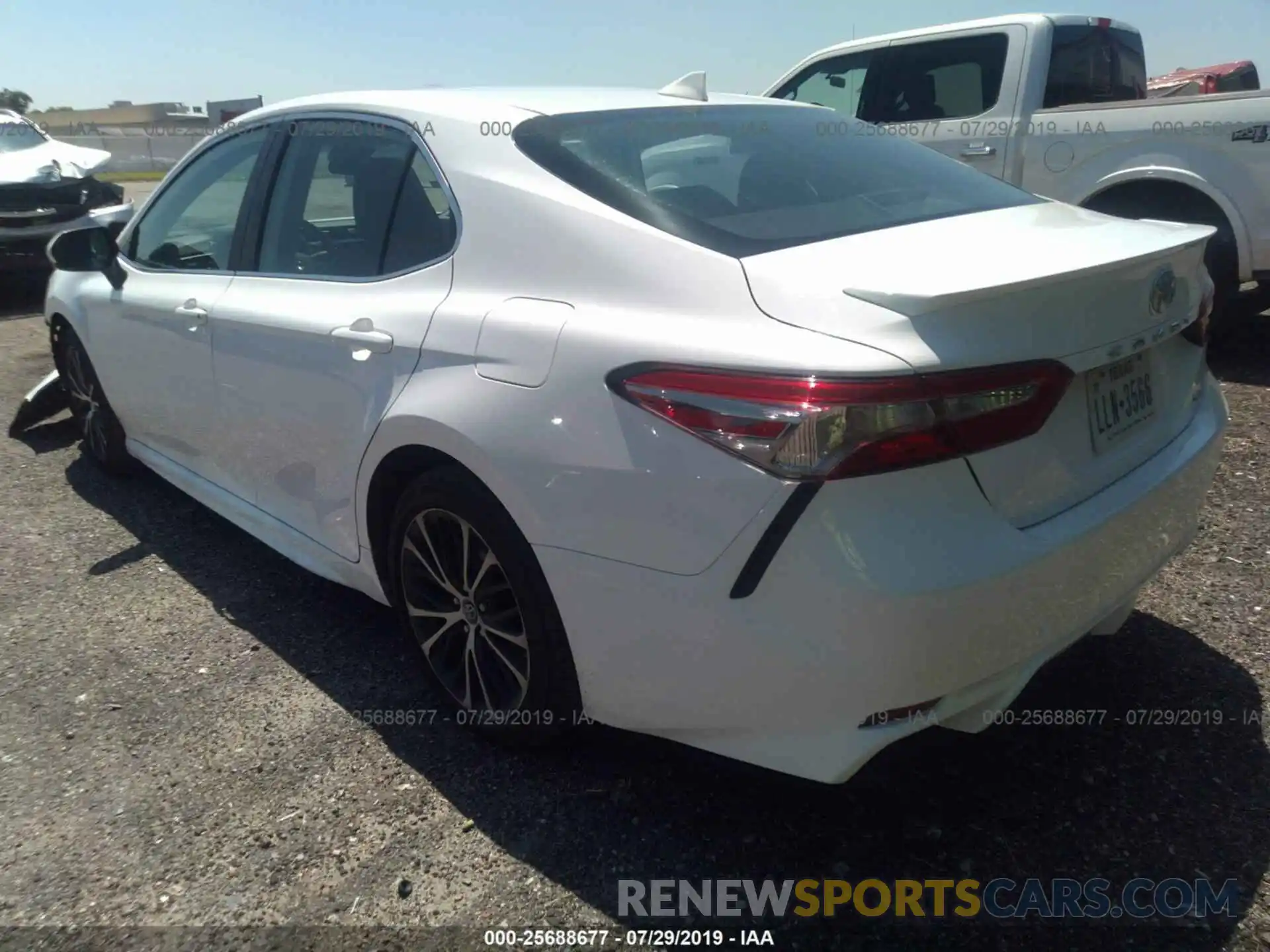 3 Photograph of a damaged car 4T1B11HKXKU702691 TOYOTA CAMRY 2019